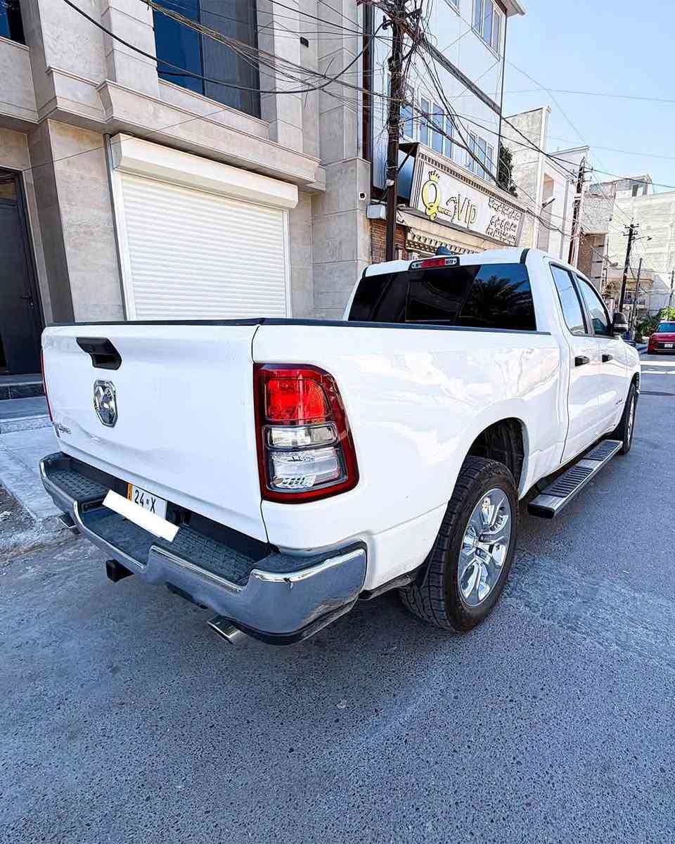 السلام عليكم
🔴 للبيع او مراوس بسورنتو 

RAM 1500 BIG HORN 

رام 1500  باب قصير

الموديل :2023 . (عدادات كيلو متر + لغة السيارة عربية) . 
العداد :   60 الف كيلو
المحرك : V8 5.7L . 
🔴 حادث فقط جاملغ خلفي بدون دواخل
🔴 السعر :  255 وبيها مجال بسيط  
🔴رقم دهوك الجديد

المواصفات :
* نقطة عمياء. 
* كاميرة خلفية.
* لوحة القیادة دیجيتال
* المصابيح الخلفية LED. 
* ⁠المصابيح الامامية زنون
* دخول ذكي (بصمة). 
* تشغيل عن بعد .
* شاشة 
* نظام ملاحة نفكيشن GPS.
* حساسات امامية وخلفية.

* مكيف خلفي.
*محدد سرعة.
* ويل كروم قياس 20 انج.
* نظام اطفاء وتشغيل اوتماتيكي.
* مرايا كهربائية جانبية من الكروم قابلة للطي كهربائيا.
* الشباك الخلفي كهربائي. 
* المرايا الجانبية تدفئة. 
* باب الصندوق كهربائي.
* امكانية تعديل ارتفاع دواسات البنزين والبريك.
* هاند بريك كهربائي.
* حساسات امامية. 
* حساسات خلفية. 
* مرايا مع خاصية التعتيم الذاتي. 
🔴 مكان السيارة بغداد 
   :
 التواصل على الرقم***********
