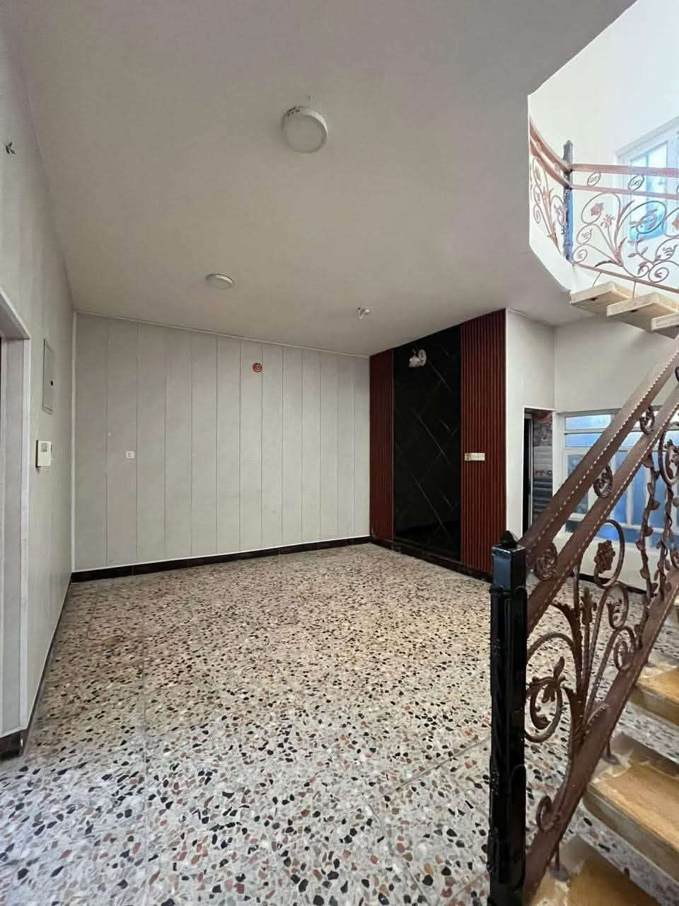 🏡دار للأيجار 🏡

المساحة :: 150 متر 

📍موقع الدار :: ابي غرق حي الحسين  سنتر على شارع مشروع الماء

🚫الطابق لاول : : مطبخ / هول / صاله / غرفه / مناور / صحيات داخليه وخارجيه / كراج 

🚫الطابق الثاني : :  غرفه عدد 2 / هول /صحيات ———————————————-
للأستفسار  مراسلة الصفحه 
أو الاتصال على الرقم 

       سيد زين الحلو 

0️⃣7️⃣8️⃣8️⃣1️⃣7️⃣3️⃣5️⃣3️⃣1️⃣0️⃣
——————————————-

                مكتب القلم للعقار 

📍عنوان المكتب - ابي غرق - حي الحسين-قرب مشروع الماء

