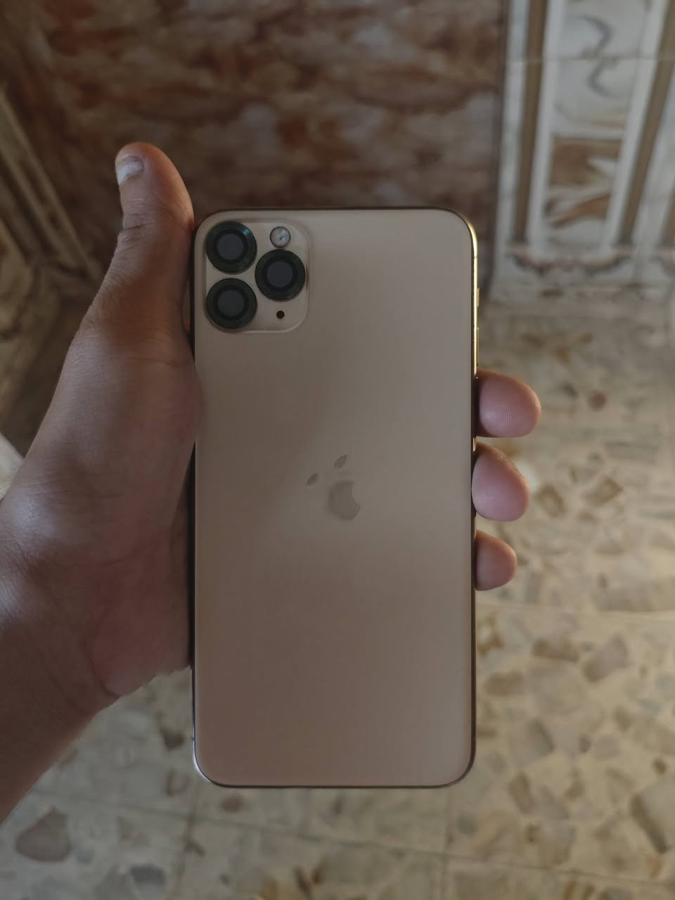 ايفون ١١ برو ماكس
لون ذهبي
مبدل بطارية 
بطاريته ٩٦ 
نظافة ١٠٠ مثل ماواضح بالصور
(اللزكة مال شاشة مكسرة شاشة مابيهه شي نهائيا)
نموذج m
ذاكرة ٢٥٦
وكلشي بي شغال وع فحص
٢٤٠ وبي مجال قليل
مكاني بغداد تاجي سبع البور
***********
