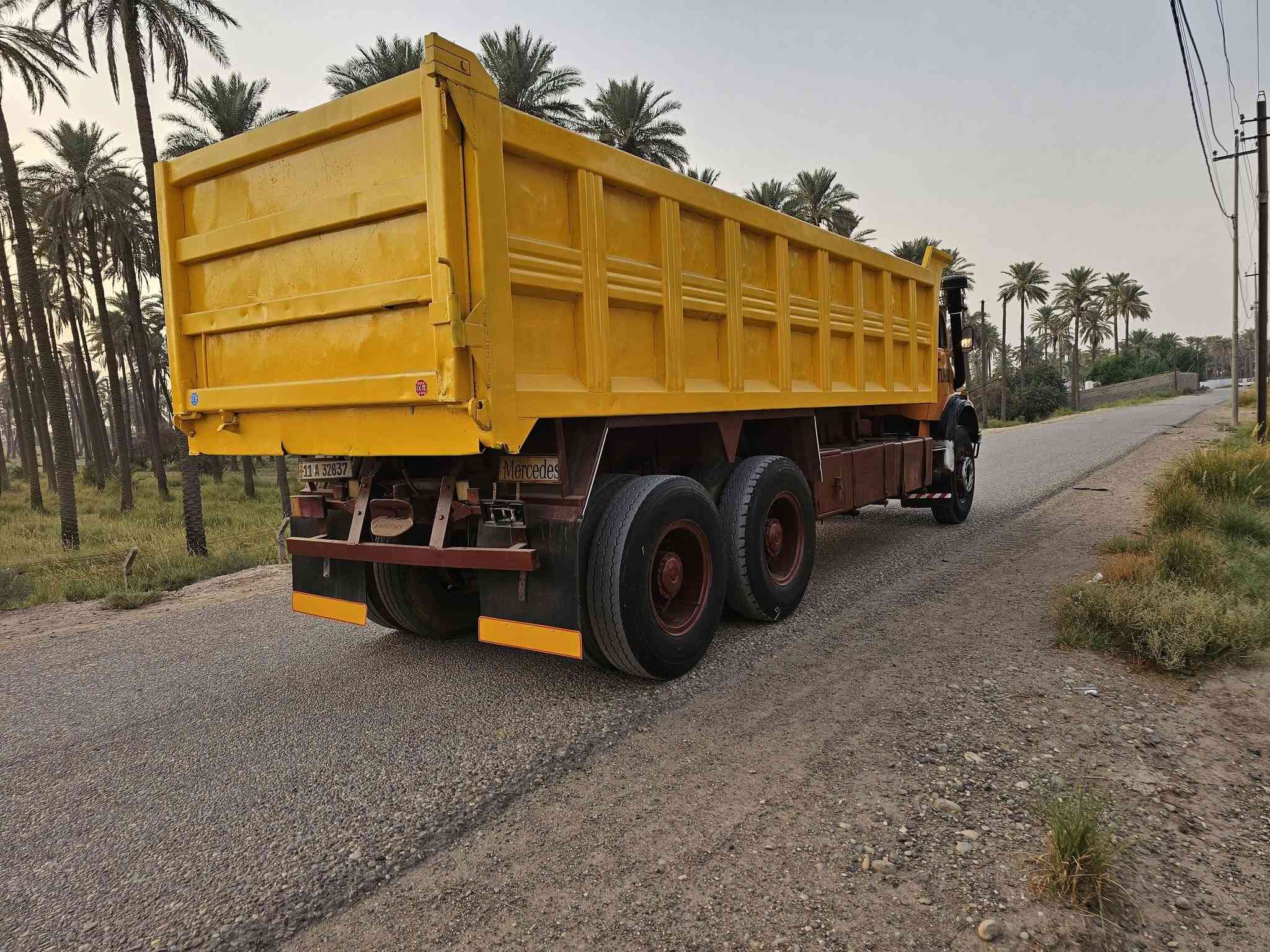 شاحنة • بدون تفاصيل