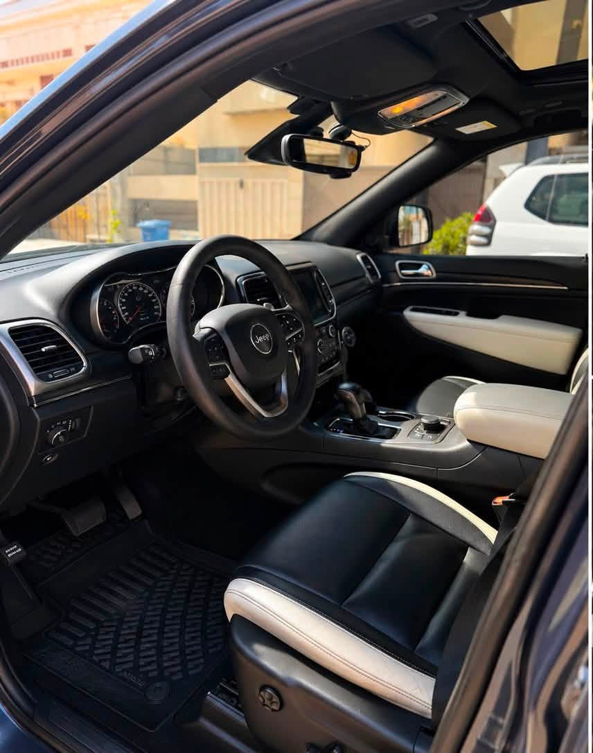 🔥 Jeep Grand Cherokee S | 2020 🔥

🇺🇸 خليجي – وكالة هارلم
🧿 فئة S أم الرادار
🌊 لون بحري مميز
⚙️ مكينة 6 سلندر
📍 ماشي 90,000 كم فقط

المواصفات:
• بصمة
• بانوراما
• مقاعد جلد كهربائية + تدفئة
• ذاكرة لمقعد السائق
• نظام صوتي 14 سماعة
• ستيرن كهرباء + تدفئة
• مثبت سرعة
• جنطة كهربائية
• فور ويل 4×4
• نظام توقف ذاتي
• Auto Park – اصطفاف تلقائي
• لايتات زينون + زراكات لايتات
• مرايات شفط + إشارات بالمرايات
• رادار النقطة العمياء
• تدفئة المرايات الجانبية
• رادار ومانع تصادم
• كامرة خلفية
• حساسات 360°
• Auto Stop لإطفاء المحرك أثناء التوقف والازدحام
• 5 وضعيات قيادة
• Apple CarPlay
• دوس كهرباء

✨ مميزات إضافية:
• رقم أربيل الجديد، حرة بأسمي
• تخم تايرات جديد مبدل قبل شهرين
• سيارة نظيفة جدًا ومكفولة
• فقط بارد بداخل الدوسة عند فتح الباب الخلفي
• سنوية تضليل سنة 80%
• مغلفة PPF بضمان 10 سنوات
السعر 288 ورقه وبيه مجال للشراي
📞 لاتصال: 
***********
