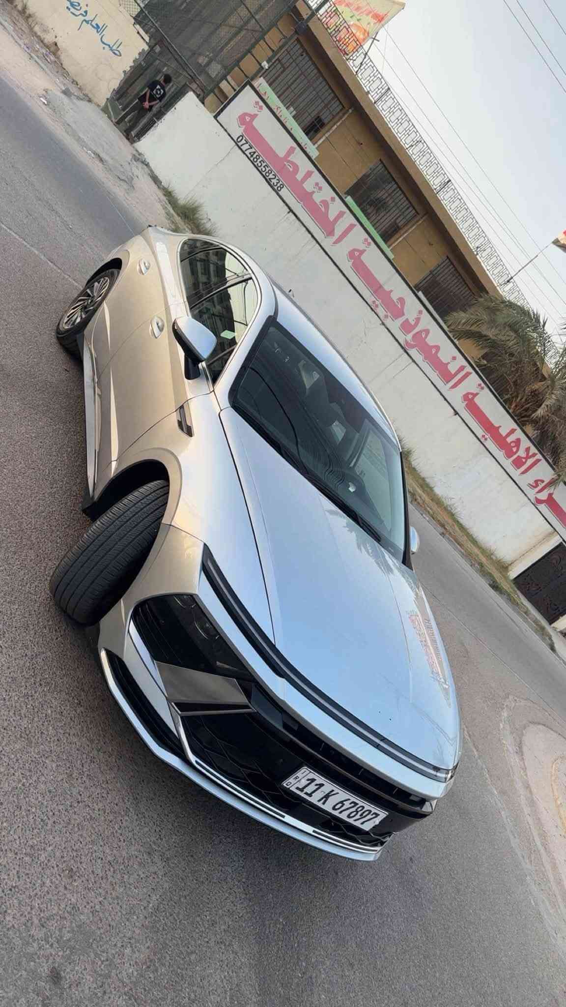 السلام عليكم
للبيع سوناتا مديل 2025 وارد امريكي 
هايبرد 
ماشيه 1000 بعده زيرو 
صبغ بنيد  
هاتف ***********

نص مكتوب في الصور:
- سوناتا
- مديل 2025
- ماشيه 500 بعده زيرو