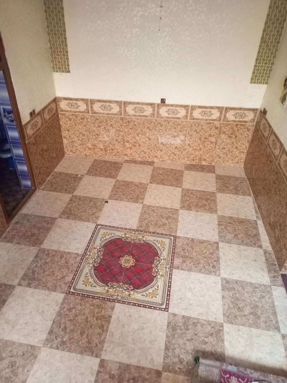 🏠✨ للإيجار – بيت 100م✨🏠 

بناء نظيف جدا 

📍 المواصفات:

🛋️ استقبال 
🏢 صالة 
🛏️ غرف عدد 1
🚿 مجموعة صحيات متكاملة
🍽️ مطبخ 
🌤️ 
💼 

الموقع:  شارع سالم من جهه الجمهوري

📞 للاستفسار: ***********
