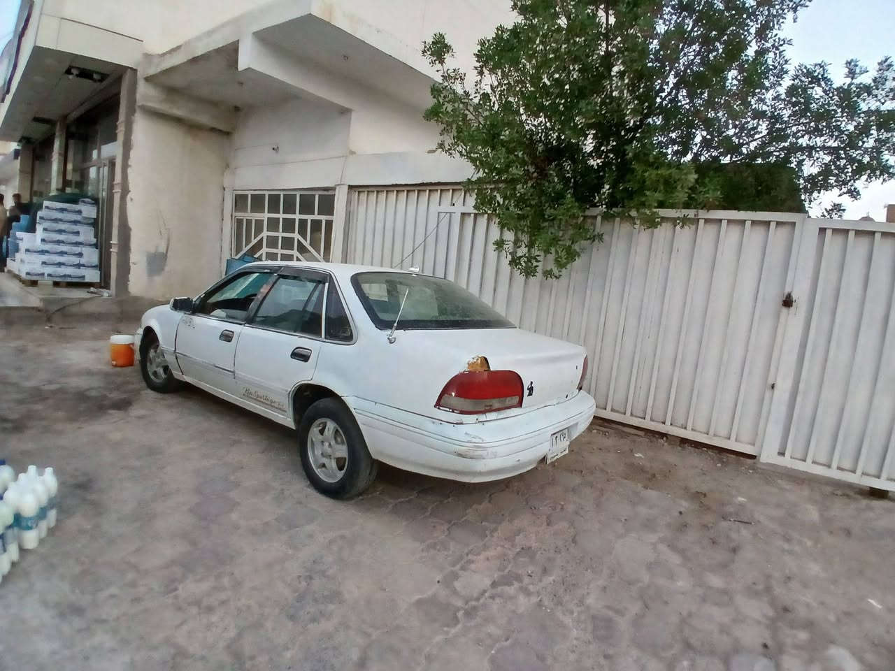 سلام عليكم سياره للبيع برنس رقم قادسيه تريد تحويل تريد وكاله سعره ٢٣ورقه او بيه مجال مكاني واسط العزيزيه محرك نضيف كير نضيف رقم راعيه ***********
