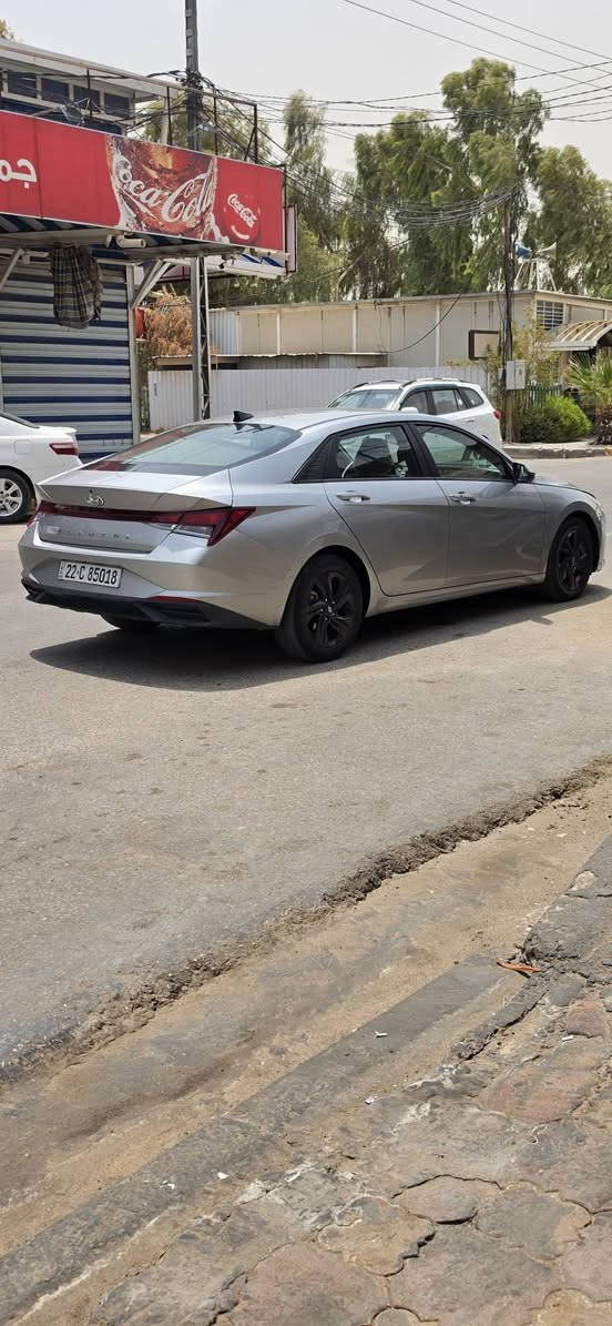 . هيونداي النترا ٢.٢٢ امريكي .محرك  ٢٠٠٠ دوش بلادي  السياره مكفول  داخله كلين  فقط  هنا بيه ضربه ابقبق الجنطه    . نقطة عمياء . تحديد مسار . رادارات أمامي  . مثبت سرعه . وقوف ذاتي . مانع اصطدام   رقم اربيل  ..   سعره ١٤٧ ***********
