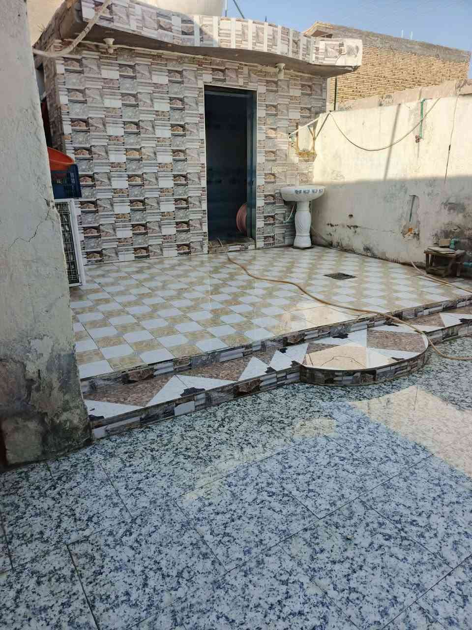 🏡 بيت للبيع
📍 الموقع: حي العسكري – شارع سيد جواد، ثاني فرع، رابع بيت.

📐 المساحة: 240 م². السعر ١١٥ وبي مجال نشالله 

✅ طابو صرف مع تحويل الملكية في اليوم الثاني باسم المشتري.

✅ بناء قديم لكنه مرتب وجاهز للسكن.

✅ منطقة مخدومة وتتوفر فيها جميع الخدمات.

تفاصيل البيت:

- استقبال.

- هول.

- صالة داخلية.

- غرفتا نوم.

- مطبخ حار / بارد.

- منور.

- صحيات داخلية وخارجية.

📞 للاستفسار والمعاينة، التواصل مع مكتب الضامن للعقار. ذي قار سوق الشيوخ خنيطله شارع الكراج *********** #سوق_الشيوخ#تشطيب_درجة_أولى#مكتب_الضامن_للعقار
