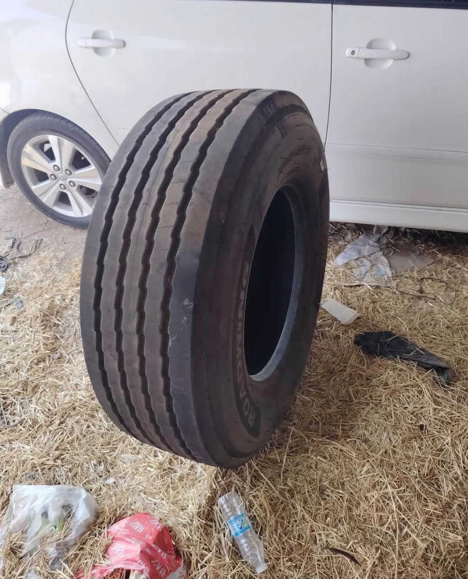 سلام عليكم تايرات 22ونص 315رايحات درب واحد للبصره جدد عل فحص سعرهن 450كلهن رقمي ***********

