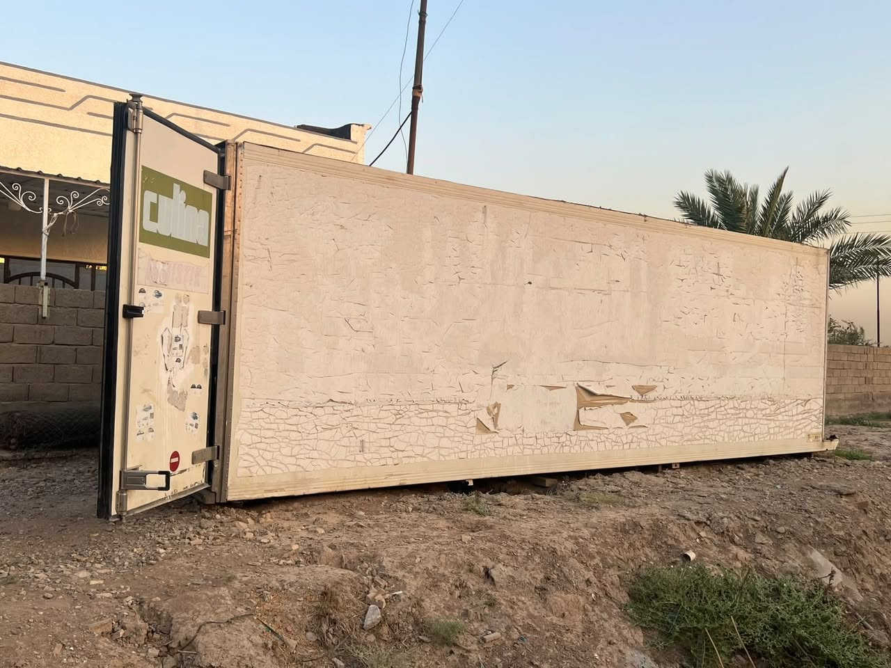 السلام عليكم حاويه بارد للبيع مكفوله من كسر طول 8 متر و عرض 2 متر. 
عنوان بغداد 
***********
