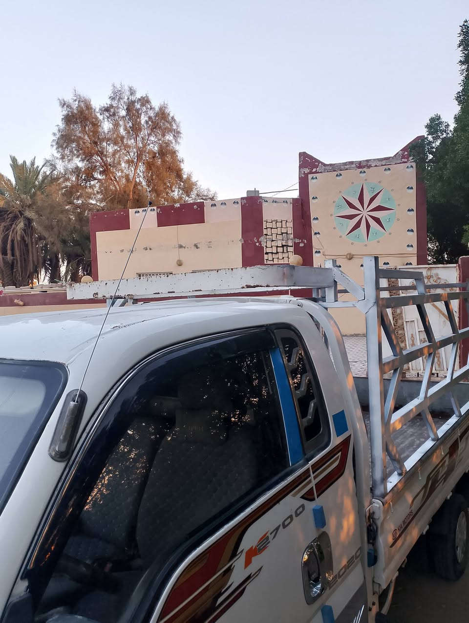 كيه للبيع ٢٠١٦ محرك كير حداديه تبريد مكفول سياره جديده وحلوه بيه ترتيبات اتصل وتدلل سنويه ٢٠٢٨ السعر ٩٣ وبيه مجال مكان السياره ديوانية رقم التلفون ***********
