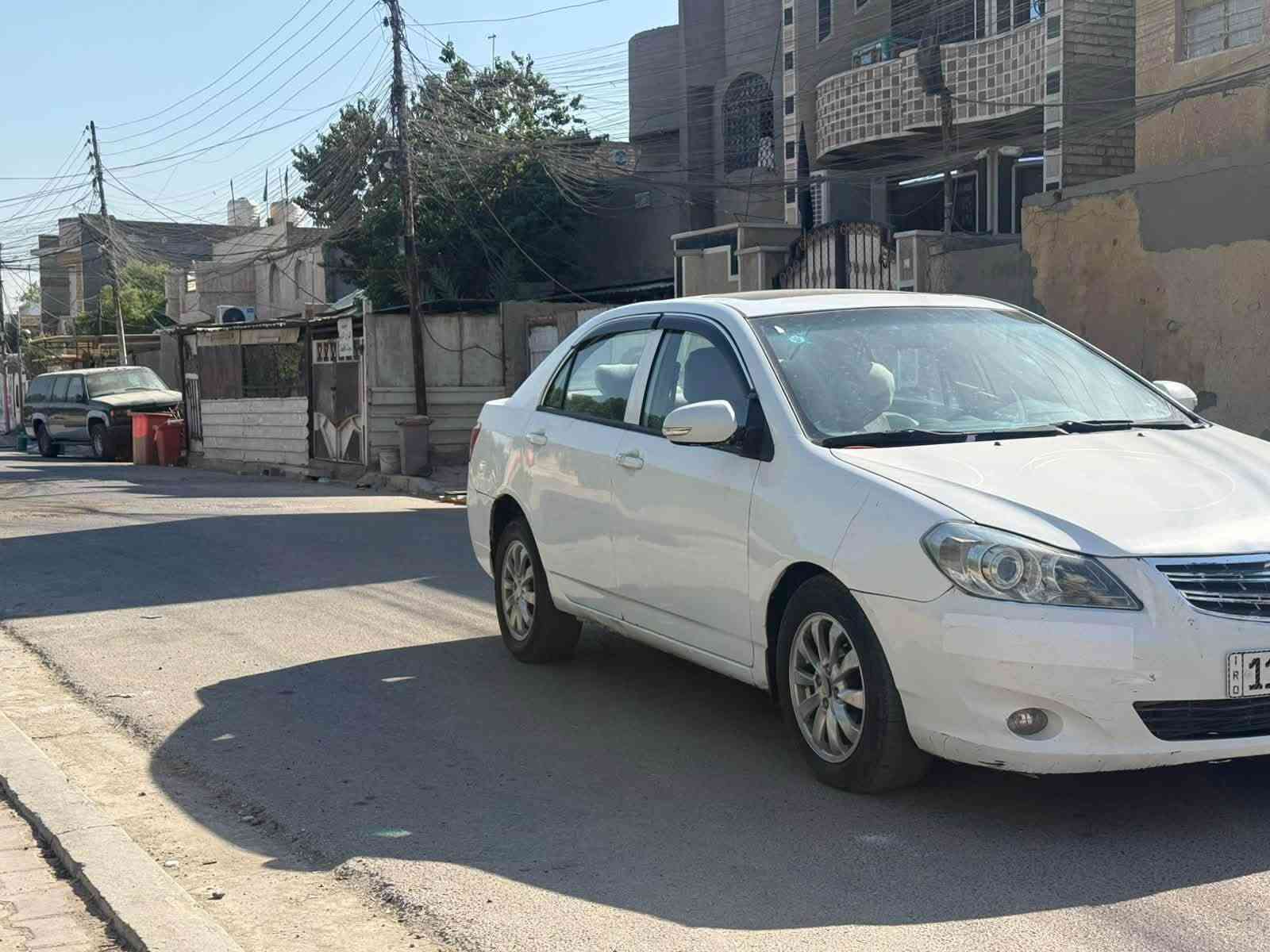 السلام عليكم BYD. G3.  2013 كير اوتماتيك المرغوب 
مكفوله كفاله عامه ضربه وصبغ وتبديل كير ومحرك شرط الكفاله كير مال مني كوبر يعني انسى العطل ميكانيك تبريد منضومة جديده صدر جديد تخم تاير نضيف محرك جديد سيارة ماعايزها اي شي فول مواصفات ماشيه 146 حقيقي سياره حلوه وشرط الفحص رقم بغداد 11 انكليزي والتحويل مباشر هزه جديده سنويه جديده سياره جاهزه على داير مليم ونضيفهحتى طخطخات مابيها ولا حتى بوارد ممتعوبه  السعر 52 مكاني بغداد رقمي 
***********
