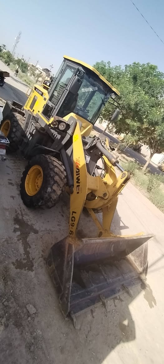 شفل صيني للبيع سعر 160وبي مجال
 حجم 918 
موديل 2021  
رقم بصره/ اتصال 
***********

نص مكتوب في الصور:
- ***********
- ***********