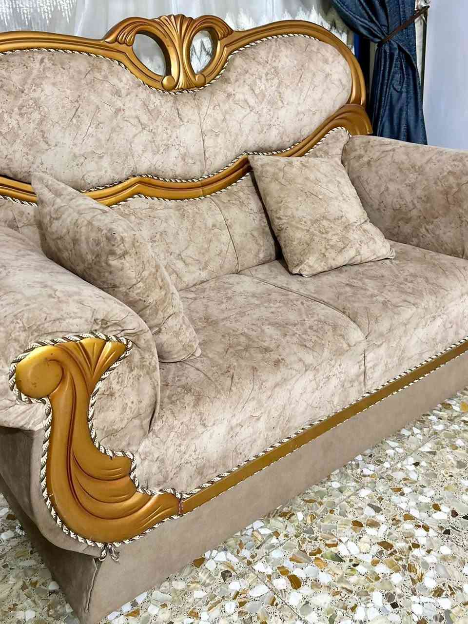 ديوانيه • ١٥ مقعد • نظيف