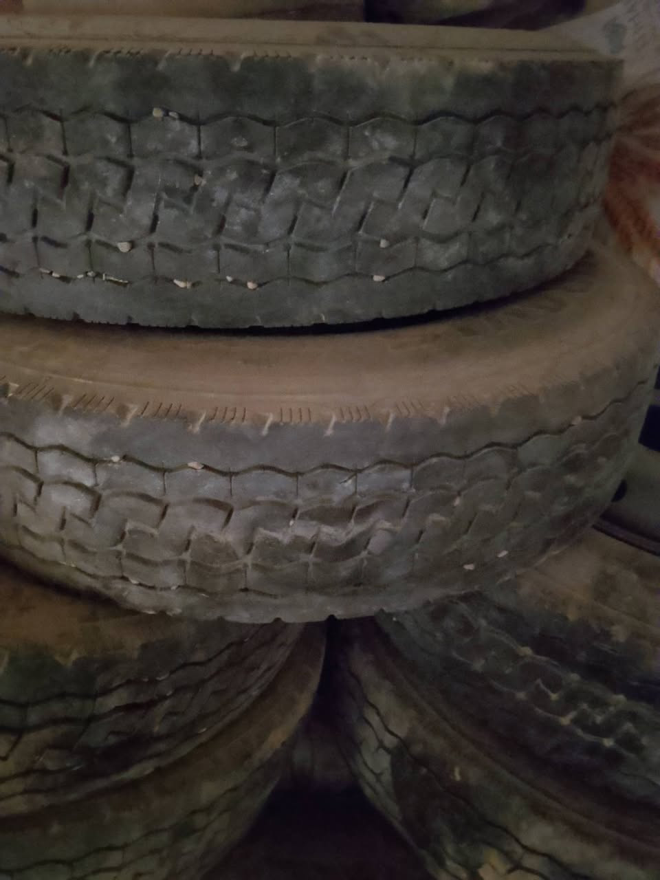 ٦ تايرات • نضيفات • حي جهاد