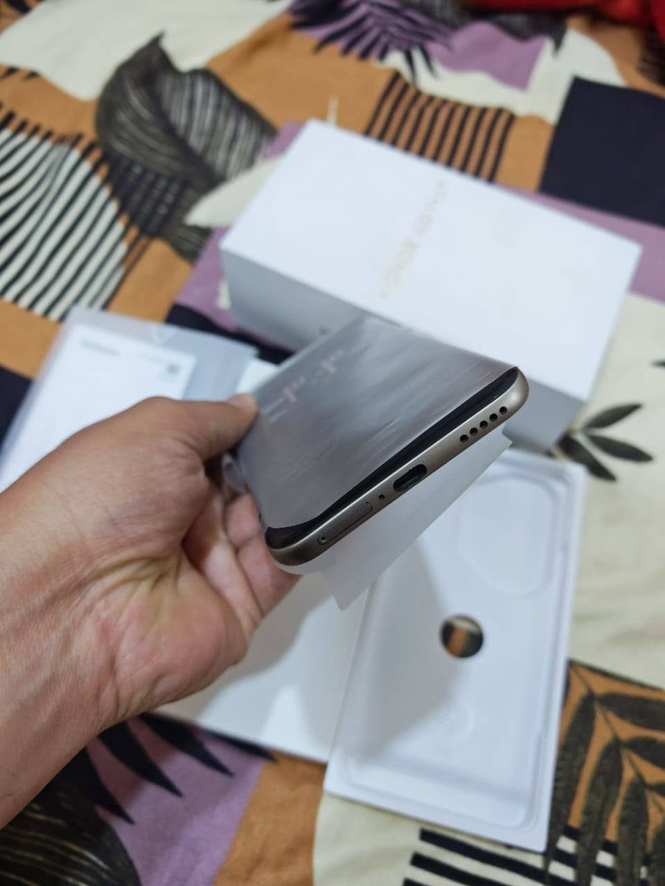 هونر 400 برو
نظافة 90% 
ذاكره 512 
عشوائية 24 
حجم البطارية 6000🔋 
وباقي المواصفات معروفه
625 وبي مجال 
***********
