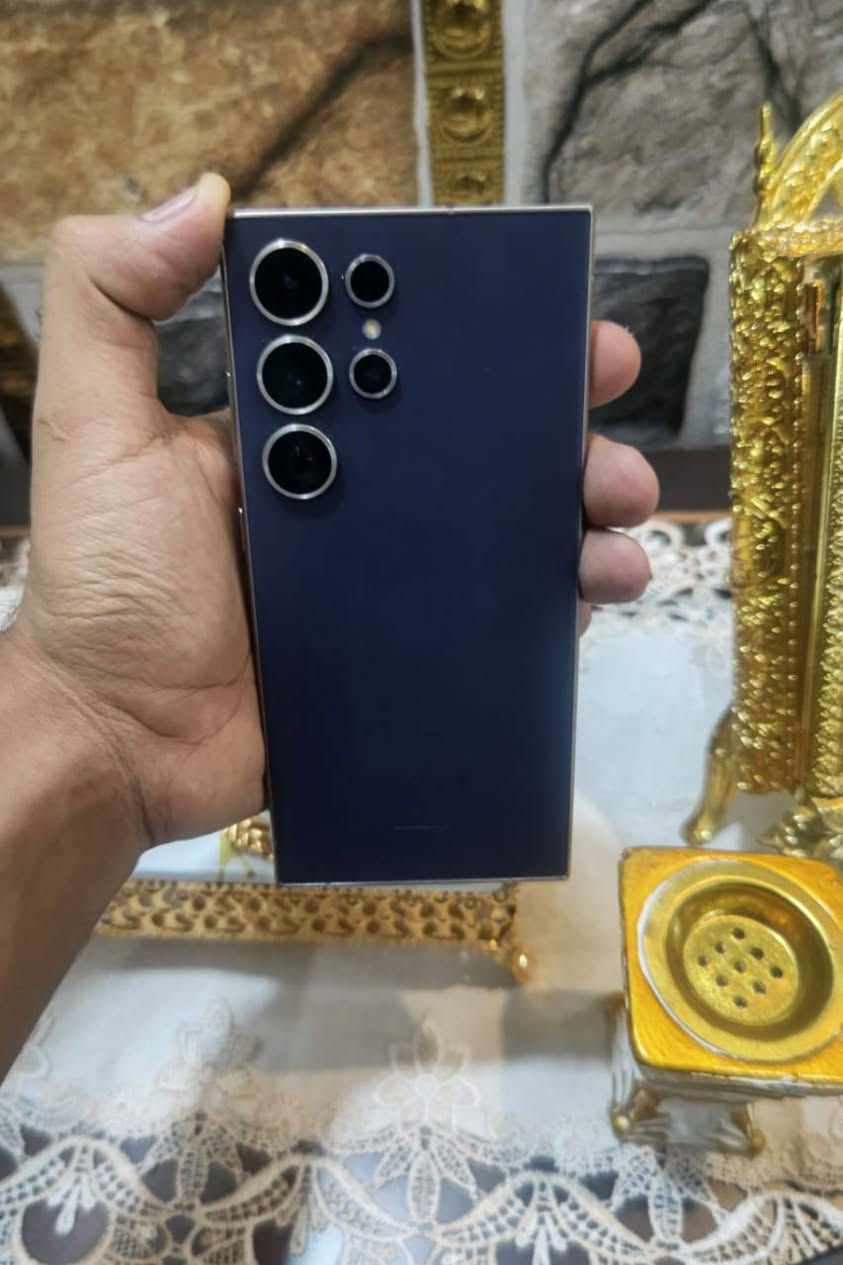 📱 Samsung S24 Ultra للبيع
| 256GB |  12+12GB Ram الذاكره 
🛑مقفول شريحه فقط 
📦 ملحقاته كرتونة وياه أصلية
💯 نظافة 100% - وضع شركة
📍 بغداد - مدينه الصدر 
💰650 وبي مجال بسيط 
رقم الهاتف ‏‪ تواصل واتساب ***********‬‏📞 ‏‪
