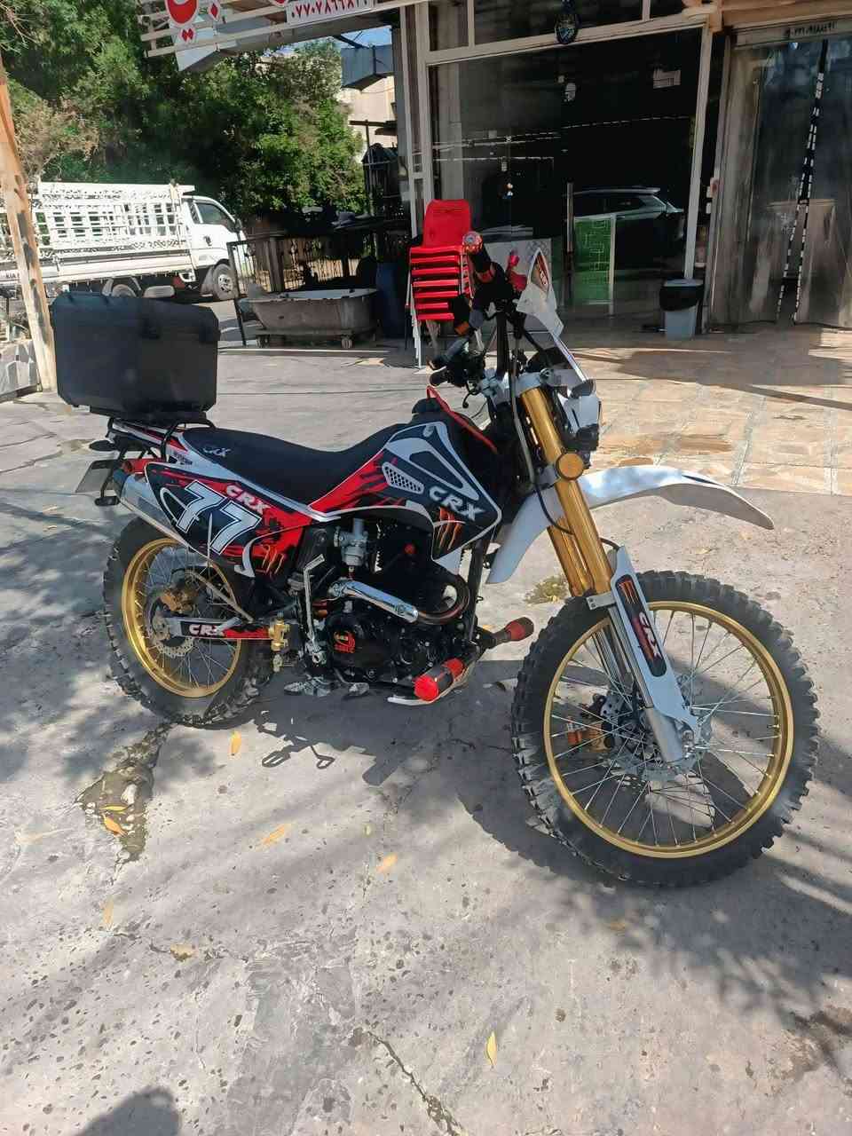 السلام عليكم قفاز CRX محرك 250 دراجه اخت الزيرو ونضيفه حيل الدراجه ماتصرف بانزين ابد ودراجه مااطلع بيه هواي وشمااحجي عليه قليل شلعه ومعدل كلش حلو نقصه بس الفج مال البريك الوره واكف يرادله تبديل سعره الدراجه مليون و600 وكلشي اكو بل سوق وبيه مجال لشراي وهاذا رقمي *********** ومتواجد خاص مكاني بغداد حي تونس افاق عربيه
