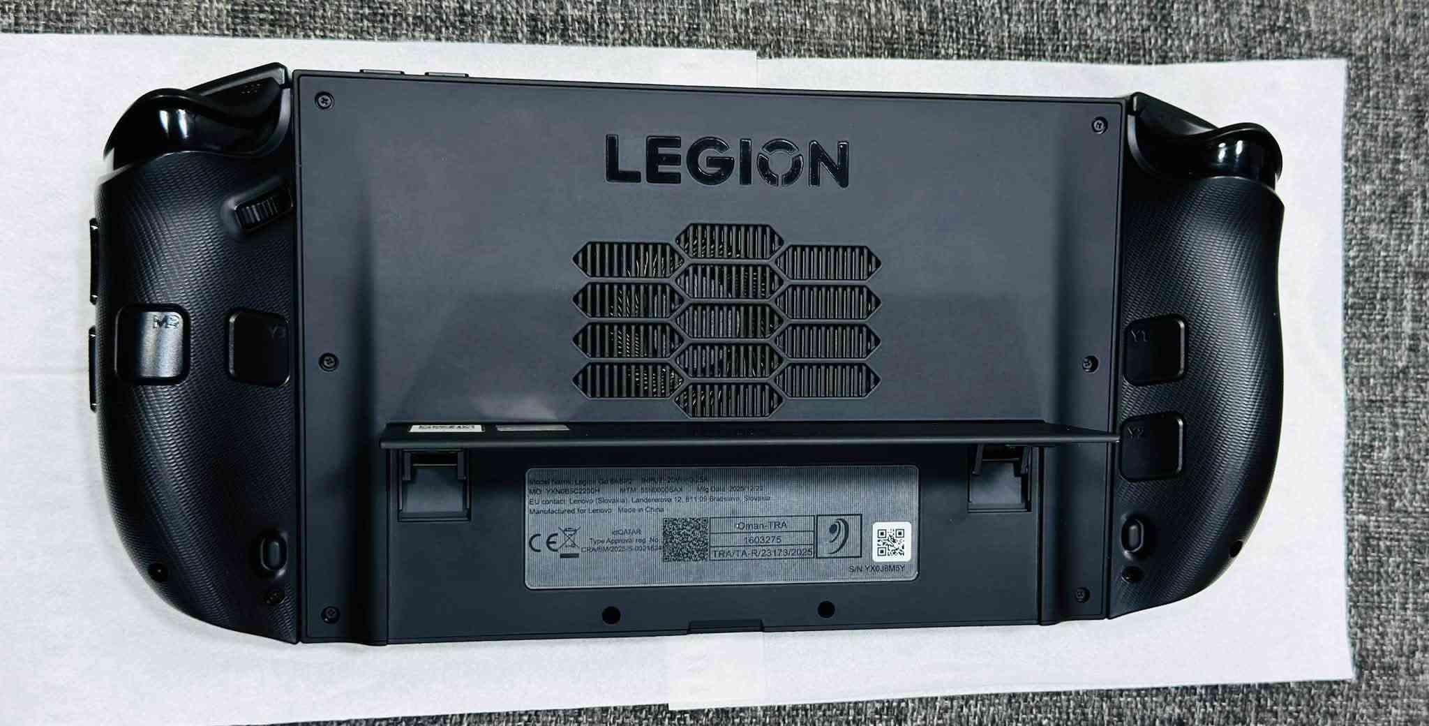 لينوفو Legion Go ٢ • رايزن Z٢ Extreme • ٣٢GB رام