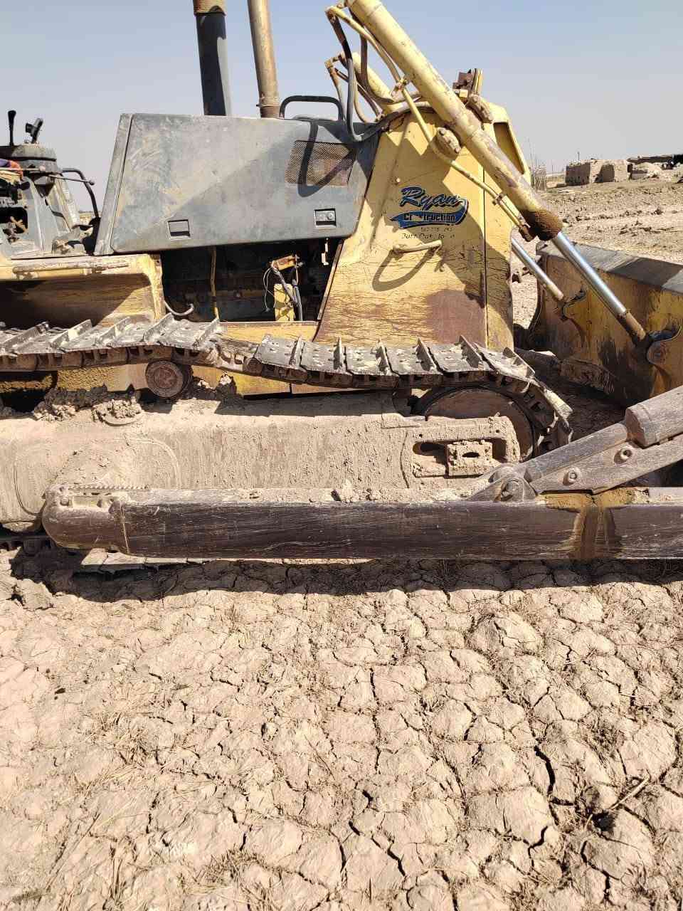 سلام عليكم البيع بلدوزر كوماستو حجم 65 موديل 2003 جاهز العمل مكان واسط ***********
