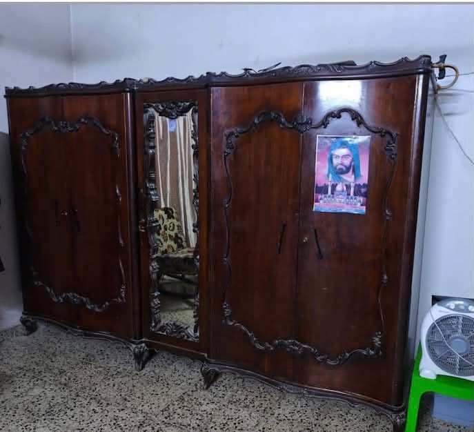 ثقيله جدا جدا تكمه ونظيفه اي ظرر مبيها
