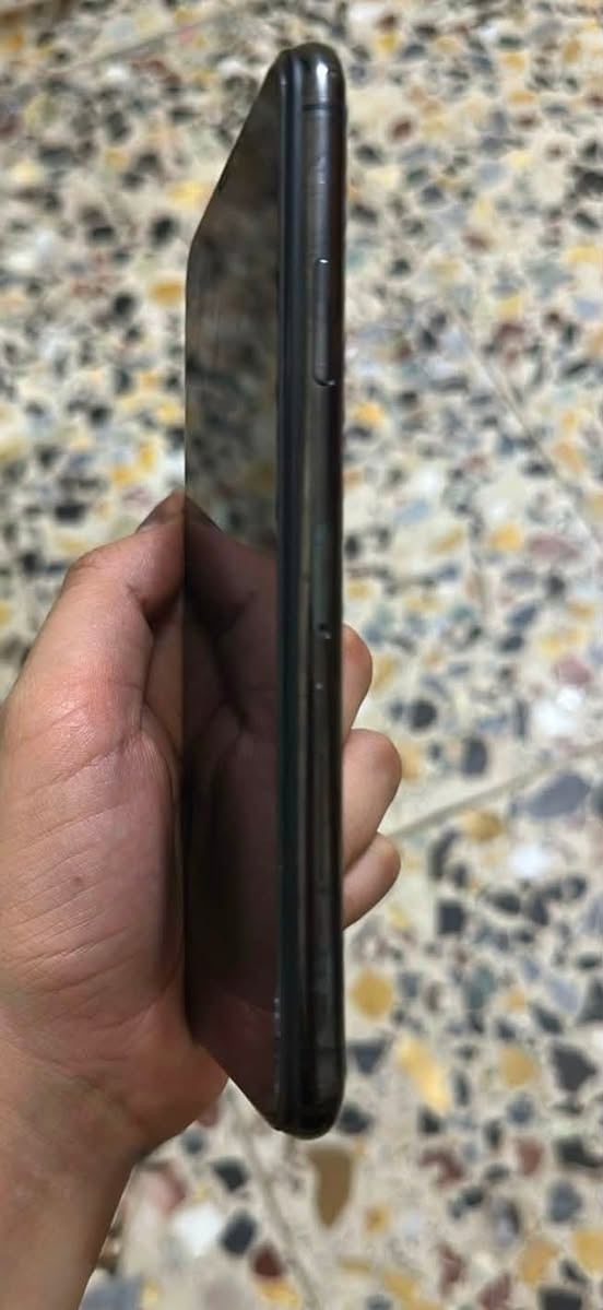 السلام عليكم
ايفون 11 برو ماكس 
ذاكره256
بطاريه 94 ممبدله

مبدل شاشه و فيس ايدي واكف 
والسماعة الفوك فقط
سعره 225 وبي مجال قليل
مكاني حي اور
واتساب***********
