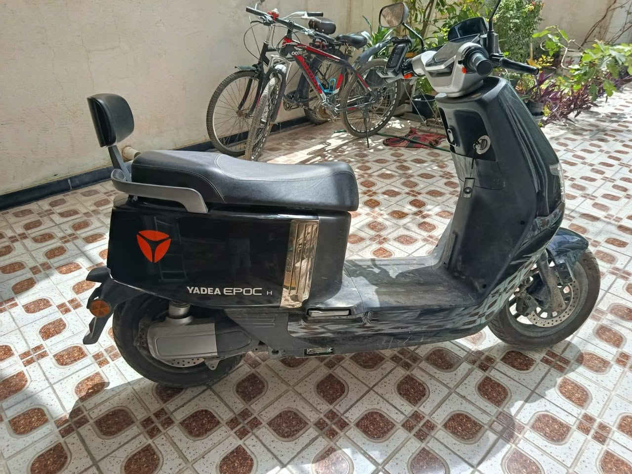 سلام عليكم YADEA EPOC H سعر 950 الف وبيها مجال لشراي مع العلم دراجة كلشي ممبدل بيها اي شي والي يريد يستفسر هذا رقمي واتساب ***********
