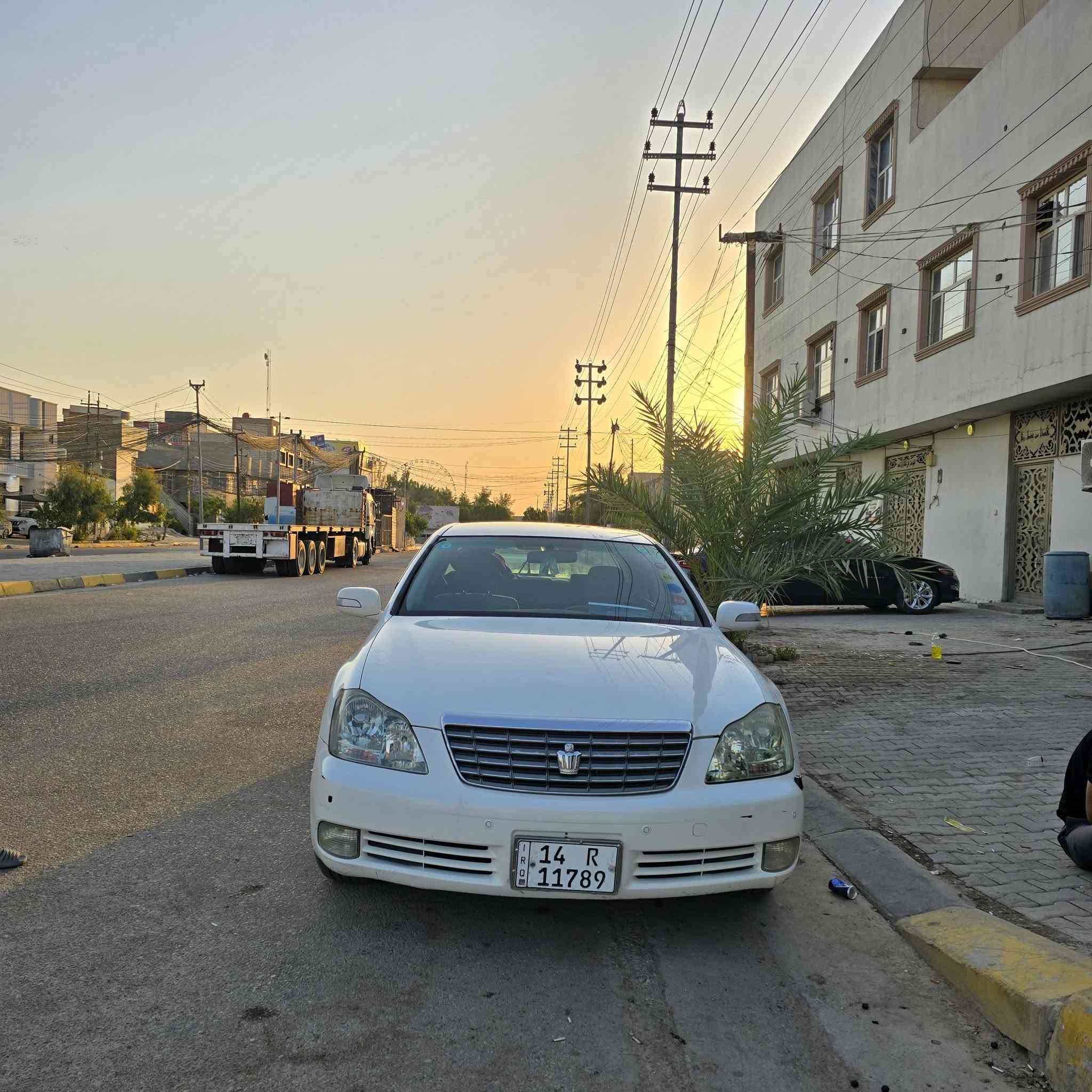 السلام علسكم كراون شاهينة 2005 للبيع
سياره مواصفات دكمتين 
شاصي 82 المرغوب 
لون ابيض صدفي
سياره نظيفة وجاهزه خير من الله 
تبريد قطعتين 
تبريد ثلج
5 بصمات 
كشنات كهرباء 
وباقي مواصفات الشاهينة المعروفه السياره ما بيها نقص سبير وياها مع العده كامله بلوتوث بيها 
تخم تاير جديد 
رقم بصره مشروع وطني باسمي السياره 
السيارها مكفوله من الاصوليات والكصه والنقل جثه والعيب الشرعي
تجي وتشوف شكد السياره نظيفه 
واني اكفلك الصوليات والكصه وين ما تريد تفحص وشوف
العنوان محافظة كربلاء 
السعر 135 وبيها مجال 
رقم الهاتف *********** للاتصال والواتساب
