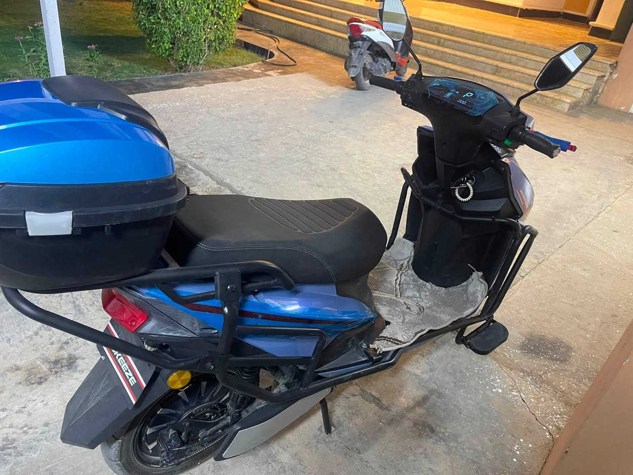 سلام عليكم بايسكل شحن نضيف بعده جديد شبح سبورت  بطاريات كله فول شغاله ع فحص كله شغال بكات ليزر نضام بلوتوث شرط نضافه سعر 625 وبي مجال تصال ***********
