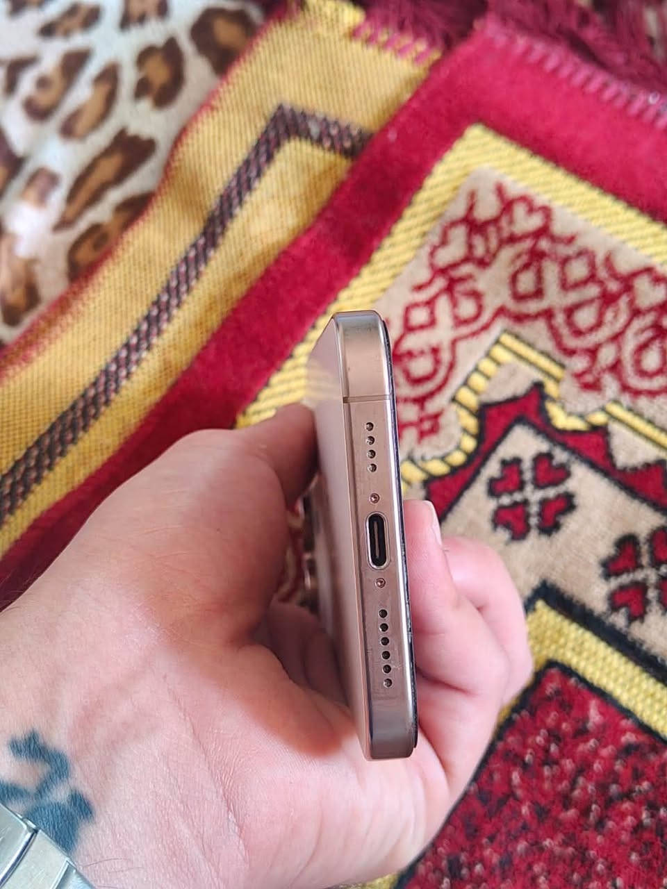 16pro max
بطارية ١٠٠٪٪؜
مشحون فقط ١٥٠ مره 
غراضه كامله 
السعر ١٤٥٠ قفل 
ذاكرة ٢٥٦ 

***********
بغداد السيديه
