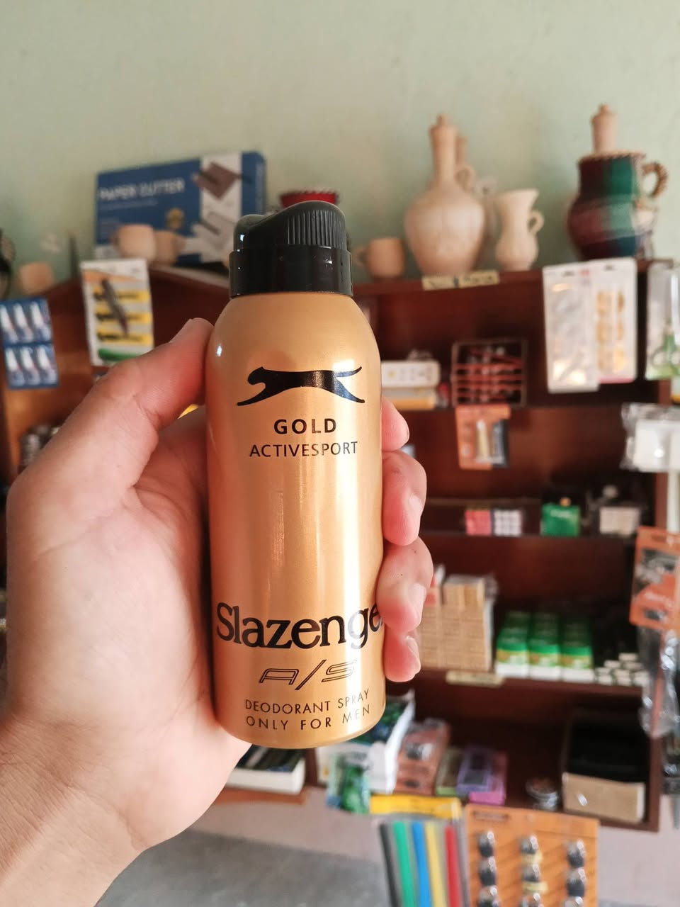 بسم الله 
عطور خلط 
معطر جسم 
للاستفسار 
*********** عدنان شلاش 
*********** قحطان آل شلاش 
مكتب الـملهم  
الزرارية الشارع العام مقابل مرطبات سدن

نص مكتوب في الصور:
- قسم العطورات الخلط الي سأل على عطر توفر ان شاءالله بلاتينيوم / كود كيل بلوش هافوك / گريد افينتوس فندي / گول واتر رحاب / جذاب انا الابيض / ليبدوز 3/غرام الليل @مكتب الملهم دهن العود/ بربري هير ايفون / دنهل احمر لاكوست/ غبار الذهب مكياج / انفيکتوس ون مان شو / چادور خليجي