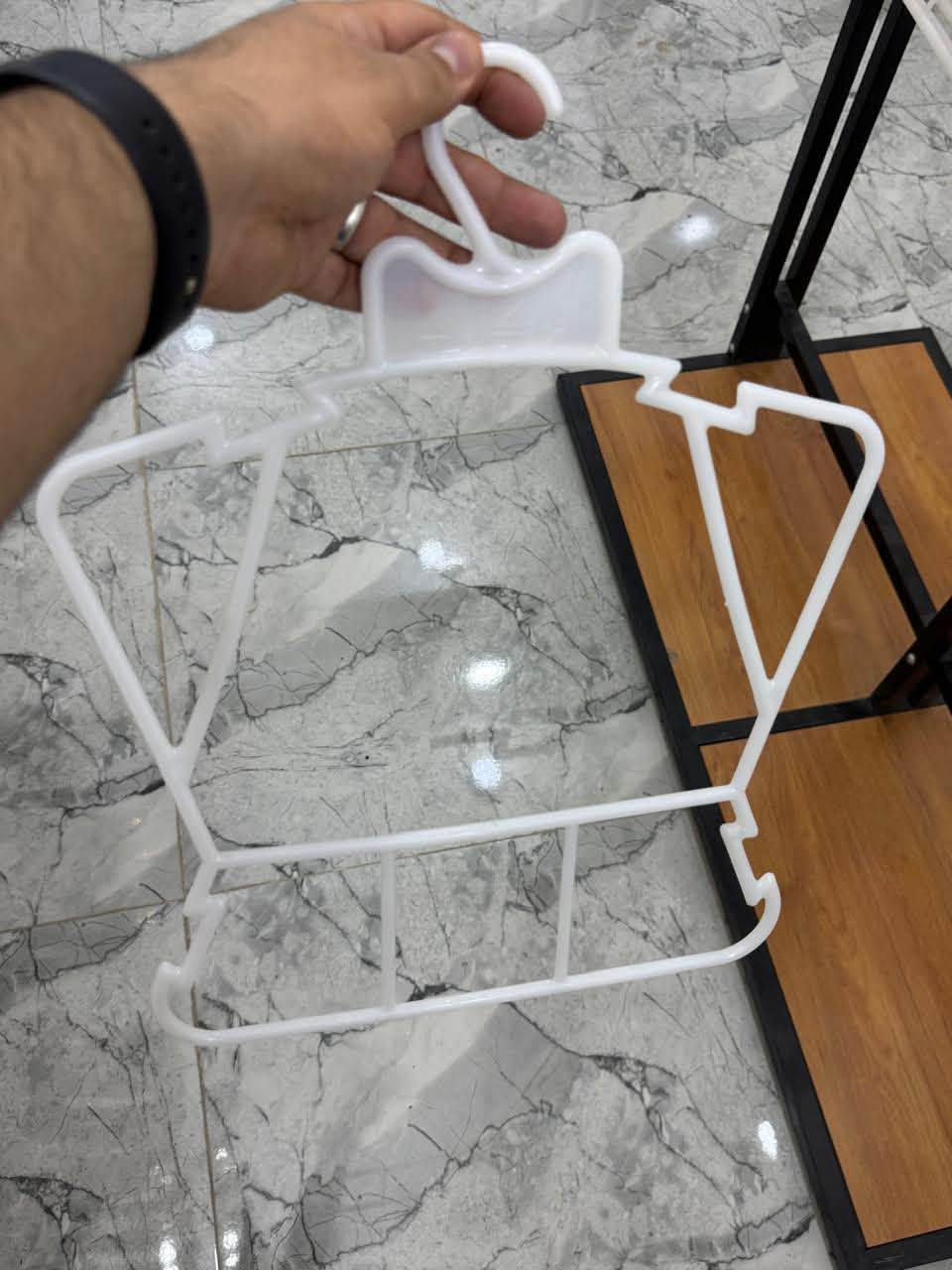 بنصف السعر استخدام بسيط جداًً
سكك وًحديد محل وملكان ودرج وميز
