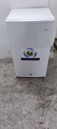 ثلاجه لبيع مستعمله نضيفه جدأ جدأ مكان جوادر  07717436196