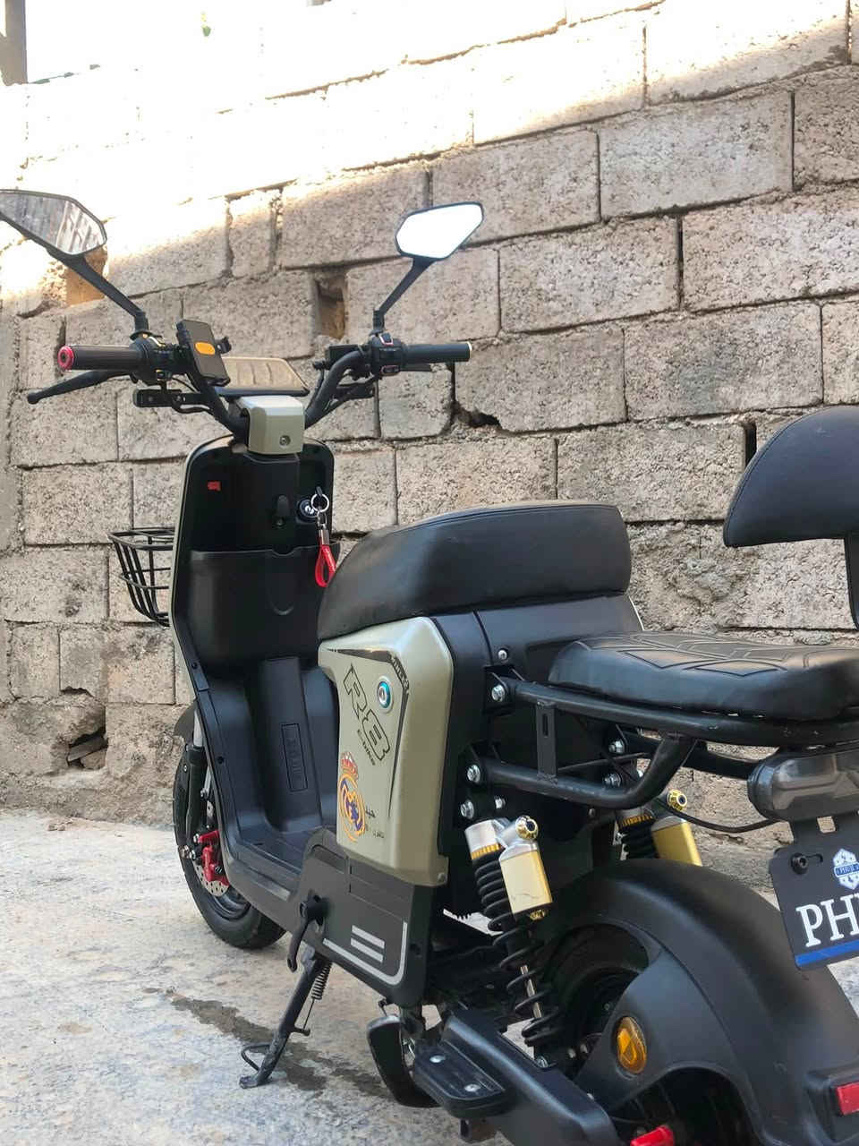 سلام عليكم شلونهم الغوالي دراجه شحن للبيع

R8

5 بطاريات الكبار ونلي جديدات يخبلن: Winlee

ملفها:1500

لايت عالي ناصي، اشاره يمنه يسره

شركه ونلي  ومن معرض فوجي العالميه

هورن نضام بگ R و دبل اشارة كلشي بيها شغال دراجه نضيفه خير من الله سرعتها 99 اربع سرع بيها  وياها الشاحنه  و سله اماميه سعرها 400 وبيها مجال بسيط جداً 

العنوان:بغداد جزيره بغداد السياحيه

للاستفسار هـ:*********** واتساب
