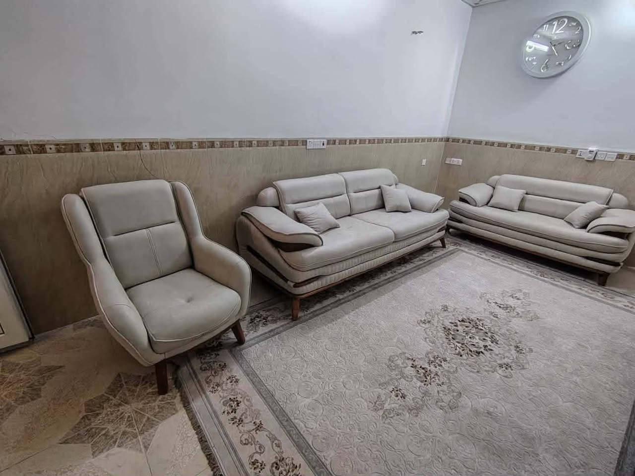 سڵاوی خودالەهەموو هاوڕێیان
ناوماڵێکی پاکم جوانم هەیە بۆفرۆشتن هی ماڵی خۆمە هی بازاڕنیە ئەشیاکان وەک تازە وایە هەرچیت ویست کۆمێنت بکە یان لەواتس اب نامە بنێرە یان پەیوەندی بکە ***********
