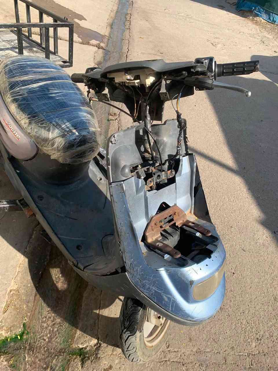 السلام عليكم ماطور بزون أبو العربانه محرك نضيف شلعه ومعدل بيه نقوصات سعرو ٢٥٠ الشراي يتصل ***********
