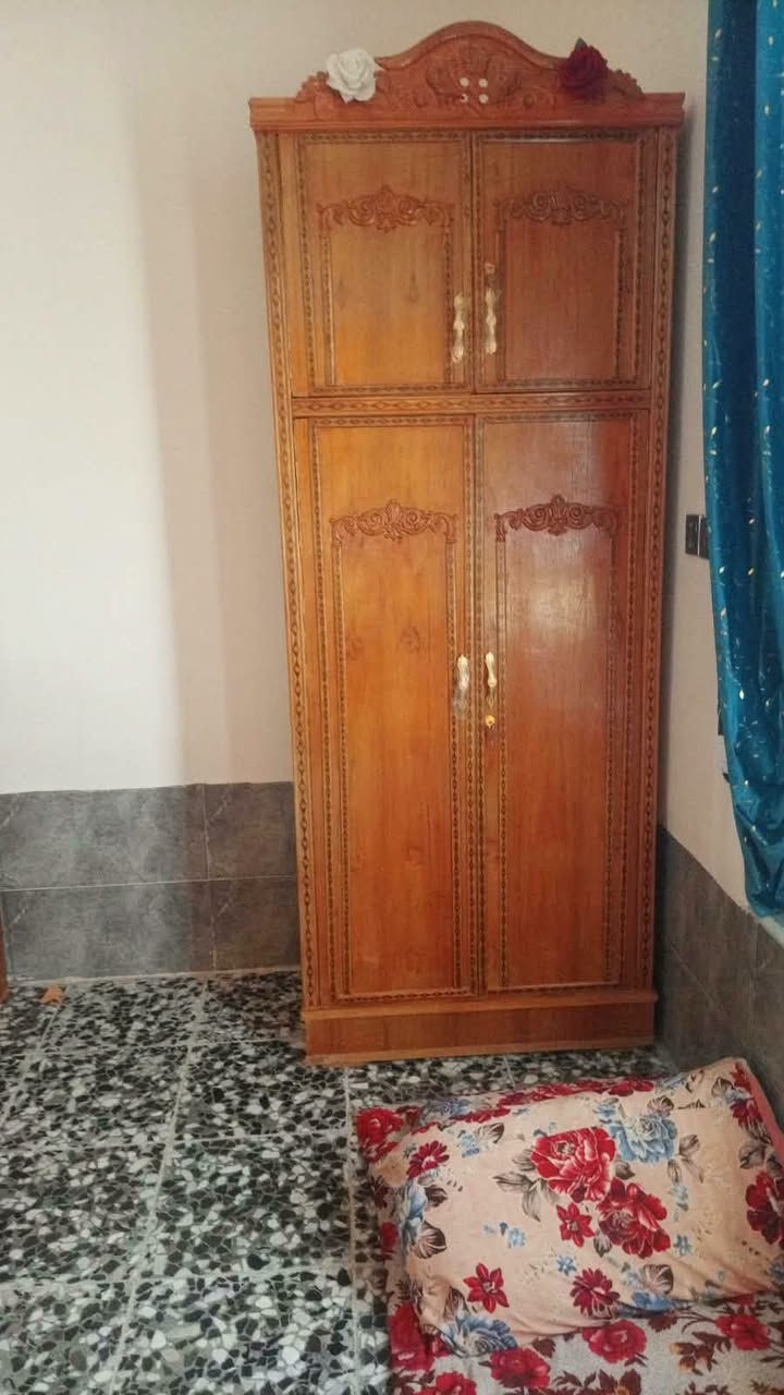 غرفة للبيع السعر 700
