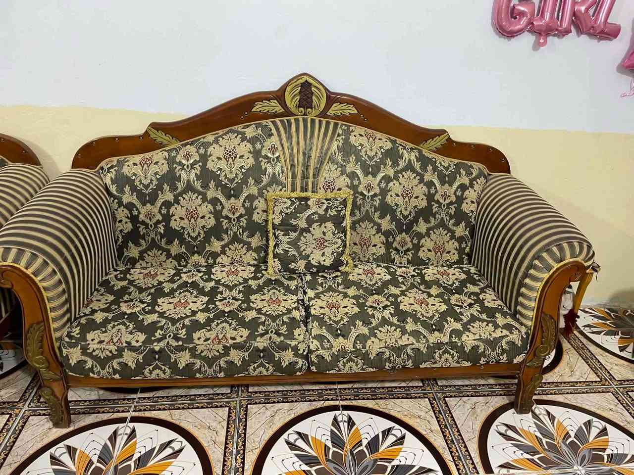 سلام عليكم تخم ملكي عشر مقاعد نضيف سعر 300وبي مجال مكان كربلاء رقم ***********
