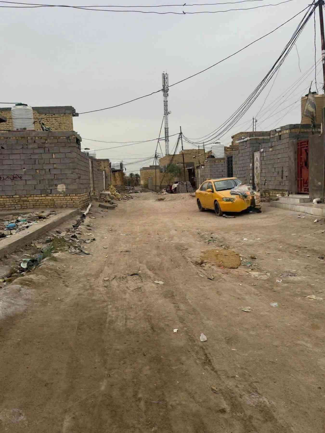 بيت زراعي بي وصل تطويب مساحه 200م
السعر 26 

الدجين الثانيه نهاية شارع حجي كشكول قرب ام البالات شارع الصدرين مجاور المدرسه الجديده 

بناء بلوك عكاده 

يحتوي على 

غرفتين 

وصالتين

 ومطبخ

ومجمع صحيات 

وساحه كبيره 

واتساب *********** علاء بدر

نص مكتوب في الصور:
- المدرسه