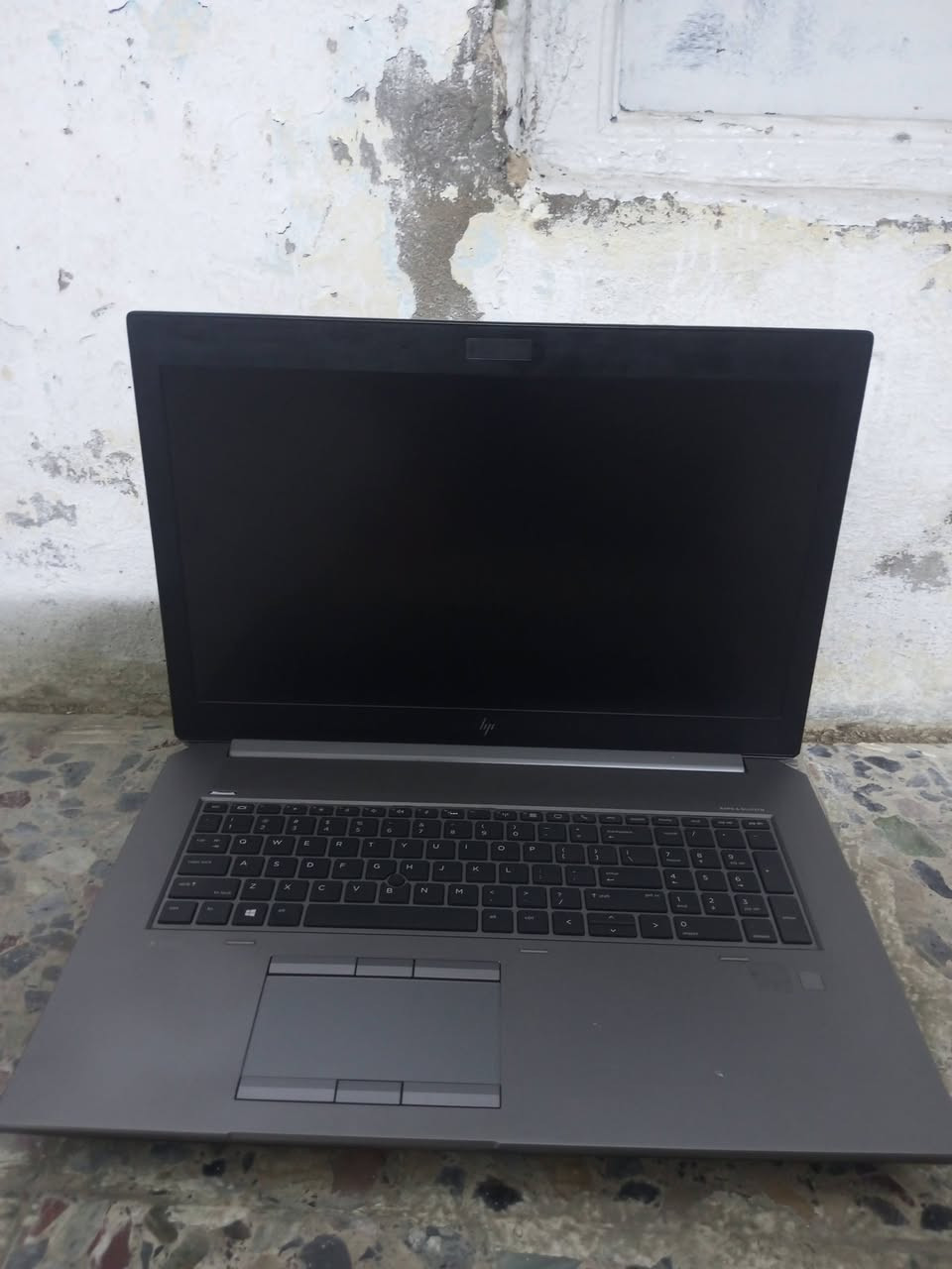 السلام عليكم
للبيع لابتوب محطة عمل (Workstation) من شركة HP، نظيف جداً وبحالة ممتازة:
النوع والموديل: HP ZBook 17 G5
المعالج (CPU): Intel Core i5-8300H (الجيل الثامن)
الذاكرة العشوائية (RAM): 16 Gigabyte
التخزين (SSD): 512 Gigabyte
كرت الشاشة: Intel UHD Graphics 630
نظام التشغيل: Windows 11 Pro أصلي ومفعل
الحالة: نظيف جداً استخدام خفيف، الكيبورد والبودي بحالة ممتازة بدون خدوش.
السعر ٤٢٠ وبيه مجال 
واتس ***********
