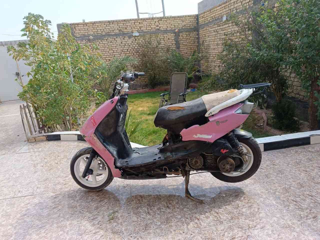 دراجه للبيع
المكان: يم سجن الاصلاحي 
السعر:250 ابيعها ألك گوم حديد 
والسعر بي مجال 
الرقم : ‏‪***********‬‏
