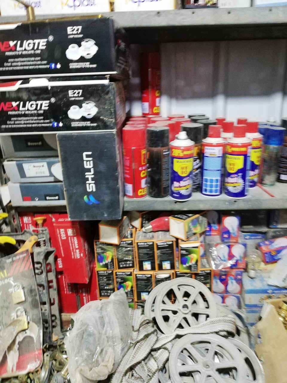 محل لبيع بغداد الملحانية قرب مسبح الرافدين *********** واتساب سعر ٦٥٠٠ مليون دكسن رفوف عدد ٨ ميز ٣ طباقات وياهن
