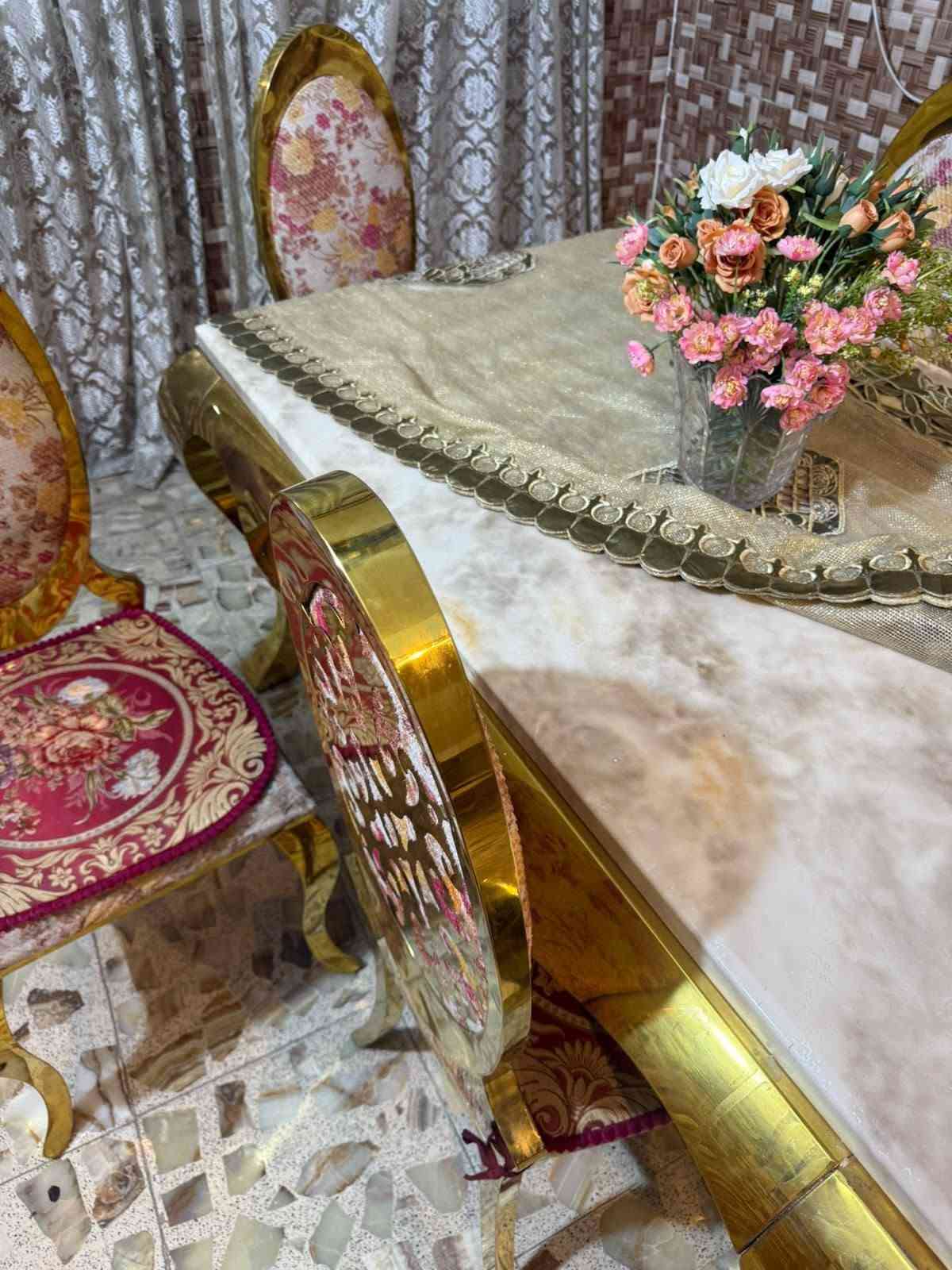 ميز طعام يحتوي 6 كراسي
مرمر
دوشمته قديفه مورد
يخبل جديد ممستعمل
للتواصل والاستفسار *********** واتساب
