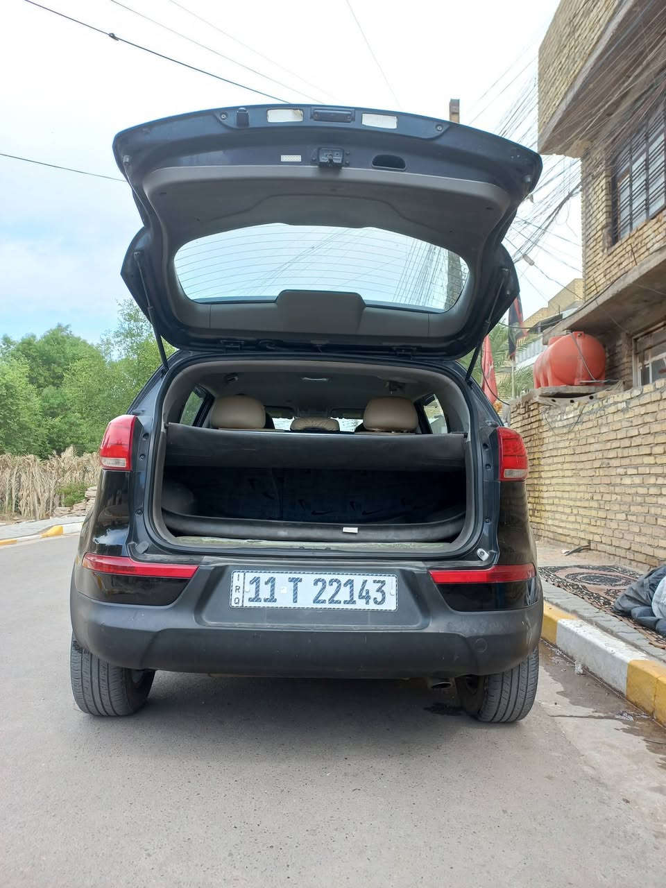 السلام عليكم سبورتج موديل ١٦ بسمي سياره جديده بمعنى الكلمه تراي اذا مو زيرو تعاتبني الف دينار متصرف عليهه مكاني بغداد حسينيه *********** السعر ١٢٠ وبيهه مجال قليل
