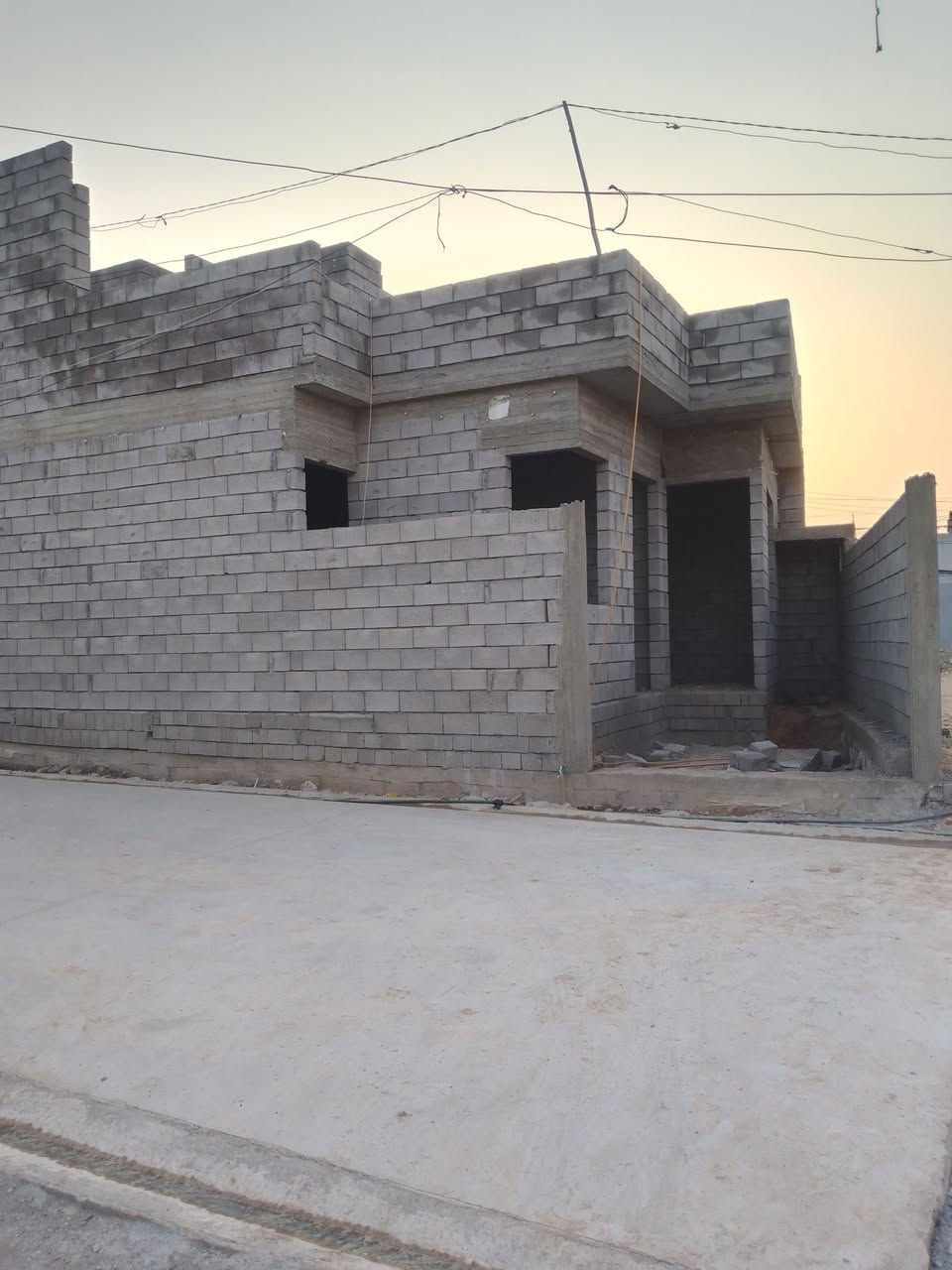 **فرصة ممتازة وسعر مناسب جداً!**
📍 **الموقع:** الموصل / القوسيات - خلف مول الشام مباشرةً
📐 **المساحة:** 120 متر مربع
📐 **التصميم:** ركن (موقع مميز)
🛠 **الخدمات:** كاملة والموقع مخدوم بالكامل
💰 **السعر:** 28 مليون (وبيها مجال)
📞 **للتواصل والاستفسار:**
***********
