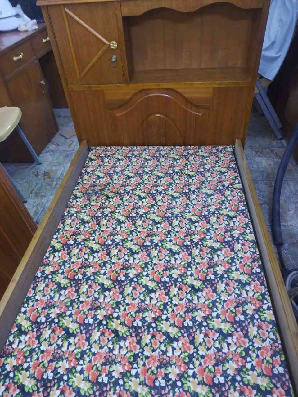 السلام عليكم 
جرابي نفر خوات 2 صاج جديدات مابيهن كل ضرر
سعر الوحده 100 بيهم مجال.. مكان بغداد المشتل 
واتساب ***********
