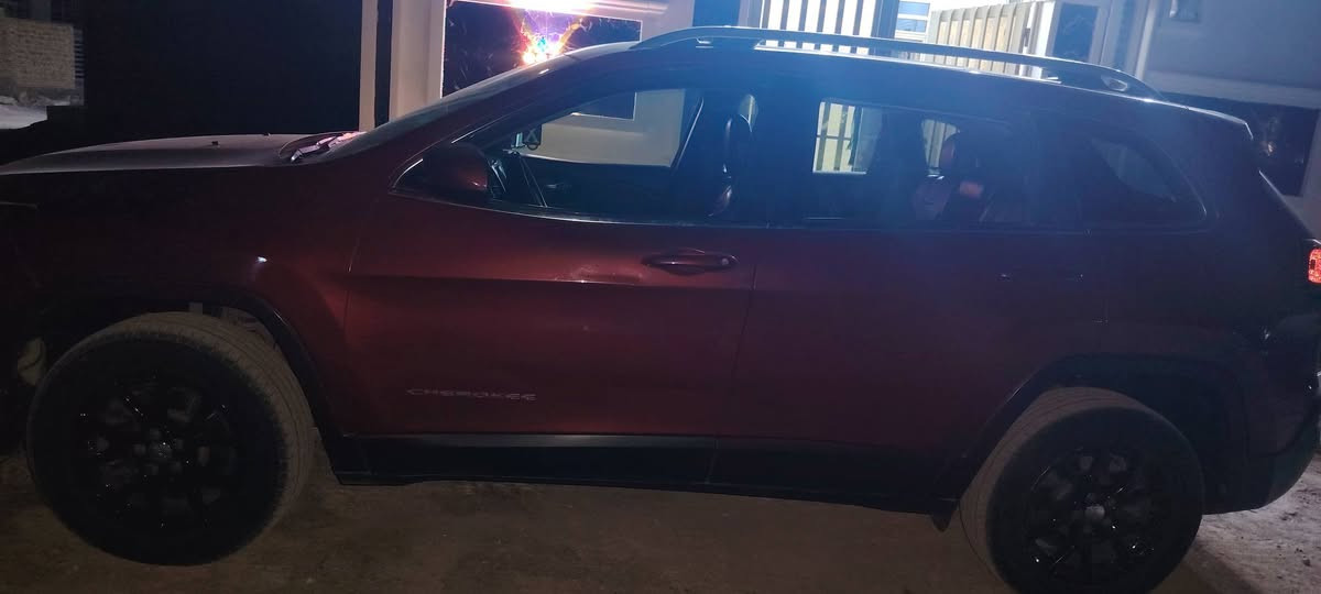 3200
بانورامي
4X4 دفع رباعي 
 V6 سلندر
ضربتها فقط بنيد  ابدا ما واصل للمحرك
 دواخل جلد اسود بلادي

شاشة كبيرة بلادي
تخم تايرات جدد
حداديه جديدة
السيارة تعبان عليها كلش
 اي ستفسار  على الرقم وتساب + تصال
وماسنجر *********** 
مكان السياره ميسان العمارة
رقم نكليزي
مشروع وطني  تحويل ثاني يوم 
سعرها 130 وبيه مجال
