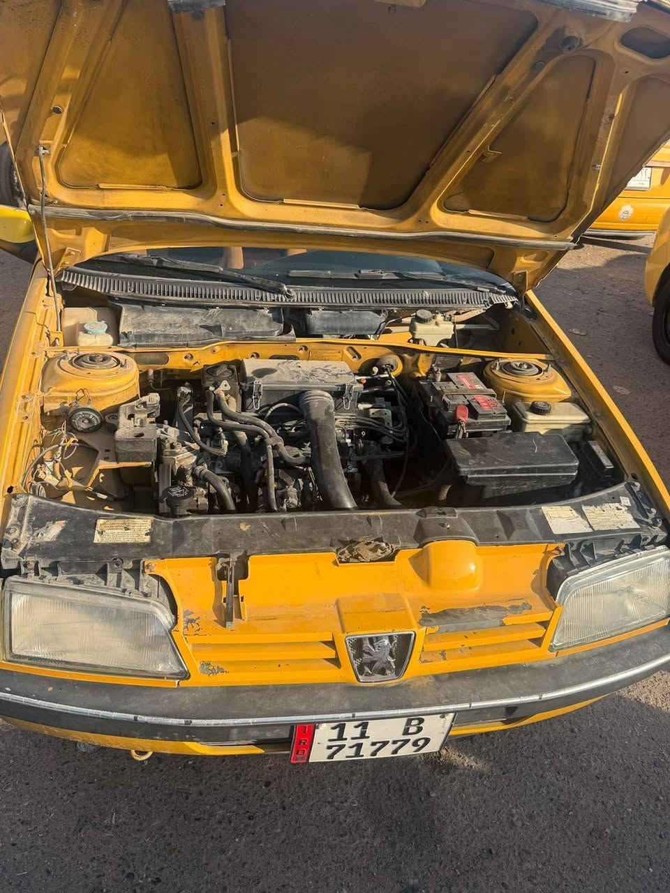 بيجو 405 مديل 2012 
كير محرك تبريد خير من الله 
سنويه  لل 2027
 بيه طخه شوفت عينكم 
تبريد شغال وثلج 
السياره باسمي 
هيئه وغرامه مصفره
السعر 28 وبيها مجال 
مكان السياره بغداد 
للاستفسار اكثر *********** هـ
