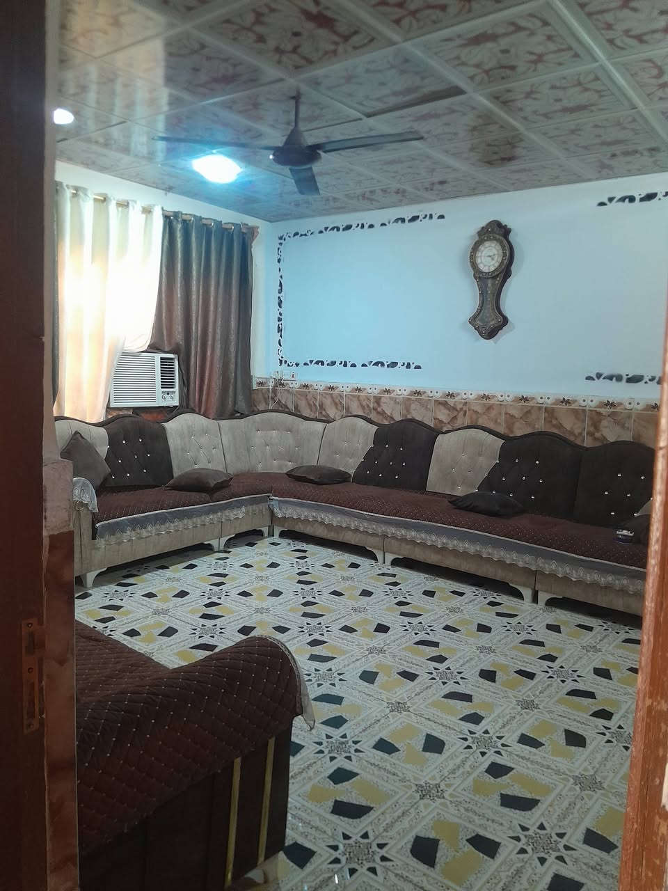 دار للبيع خلف محطة وقود المدائن زراعي ١١٧ مشمول بالطابو
مساحة ١٥٠ واجهة ١٠ نزال ١٥ يحتوي على مطبخ +استقبال +غرفة نوم +صحيات+ غرفة نوم طابق ثاني 
وتساب ***********تفاصيل اكثر
