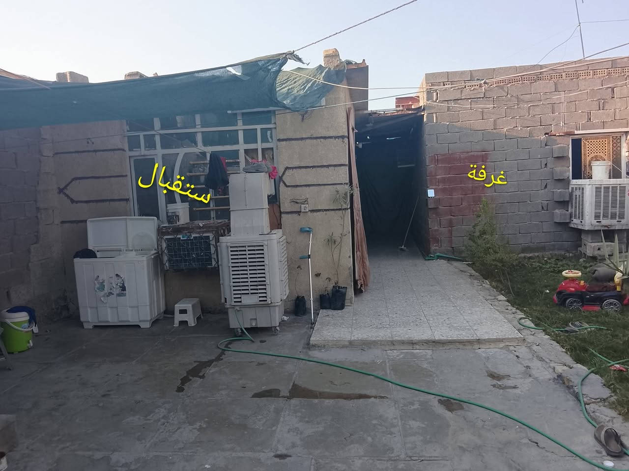 سلام عليكم بيت للبيع واجهية 10 ونزال 16 متر بي حوش جبير وحديقة وستقبال ومطبخ سكف سندويش الغرفة عكادة البيت كامل مي وكهرباء ومجاري كلة جديدة مطبك كاشي واصل للحوش 
العنوان شهداء العبيدي يم مدرست رفيدة بل زراعي بيت واجهيتة علة شارع الخدمي ركن سعرة 50 
***********
