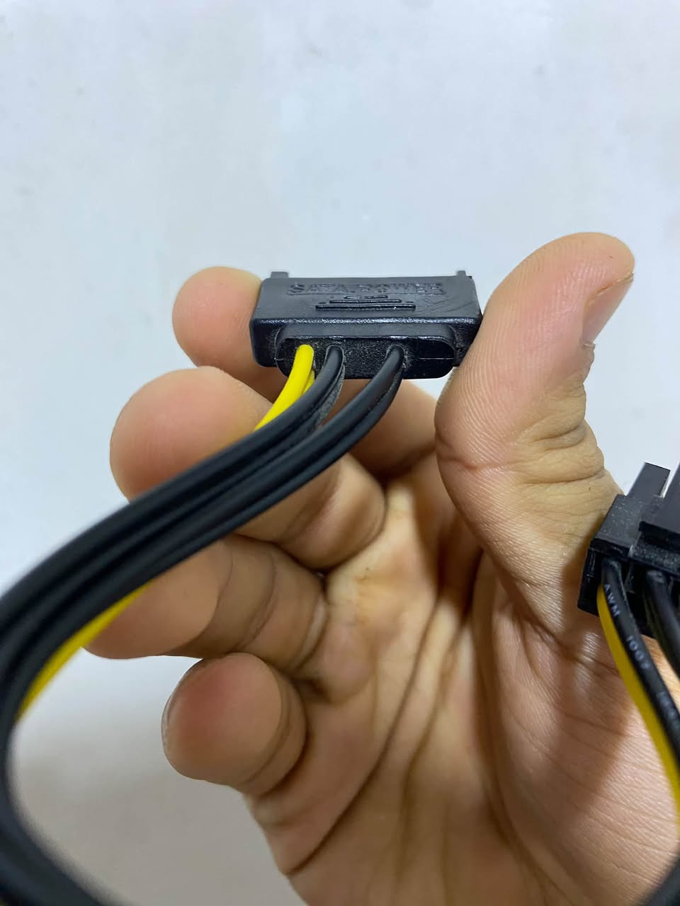 تحويلة SATA الى pin6 تحويلة مفيدة لتشغيل لكروت على باورات الي ما تدعم Pin6 ، للتواصل خاص او واتساب *********** السعر 10 الاف شامل التوصيل

