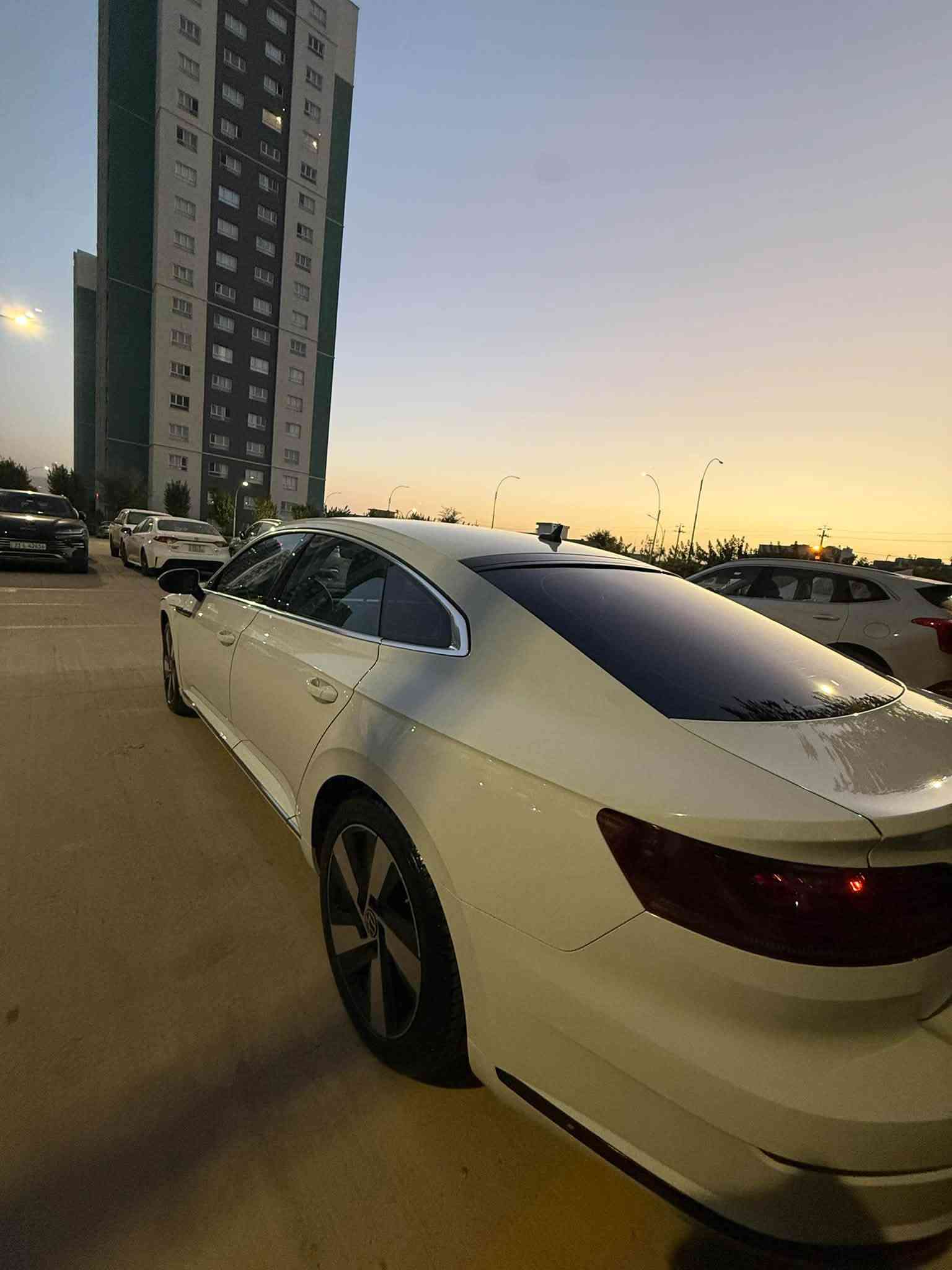 فولكسفاغن ارتيون 2021 SE  فول مواصفات عدا بانوراما 

مكينه 20 تيربو مامفتوحه 

حادثها بنيد جاملغ بدون دواخل بشرط ايرباك استيرن وراجع بلادي سنويه ورقم جديد 

مكانها سليمانيه 

سعرها مناسب 165$

***********

***********

@إشارة

